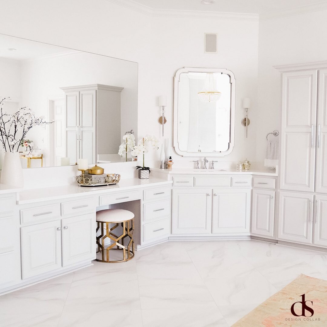 Starting the week with our bright and airy bathroom design. ✨