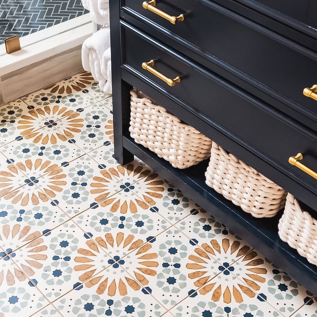 Starting our Monday off with some fun bathroom flooring! Happy Monday!