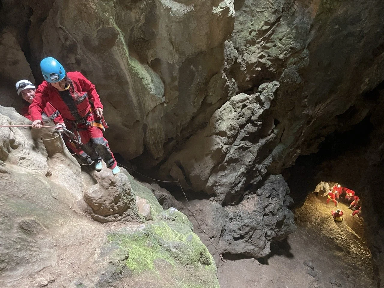 Exploration spéléo à la grotte des Deux Avens