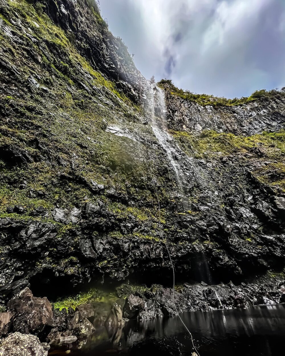 🌊Exploration des canyons de l'&icirc;le intense! 🌊 

Le canyoning &agrave; La R&eacute;union est bien plus qu'un sport, c'est une exp&eacute;rience sensorielle extr&ecirc;me. 
Des descentes en rappel au d&eacute;tour des cascades majestueuses, chaq