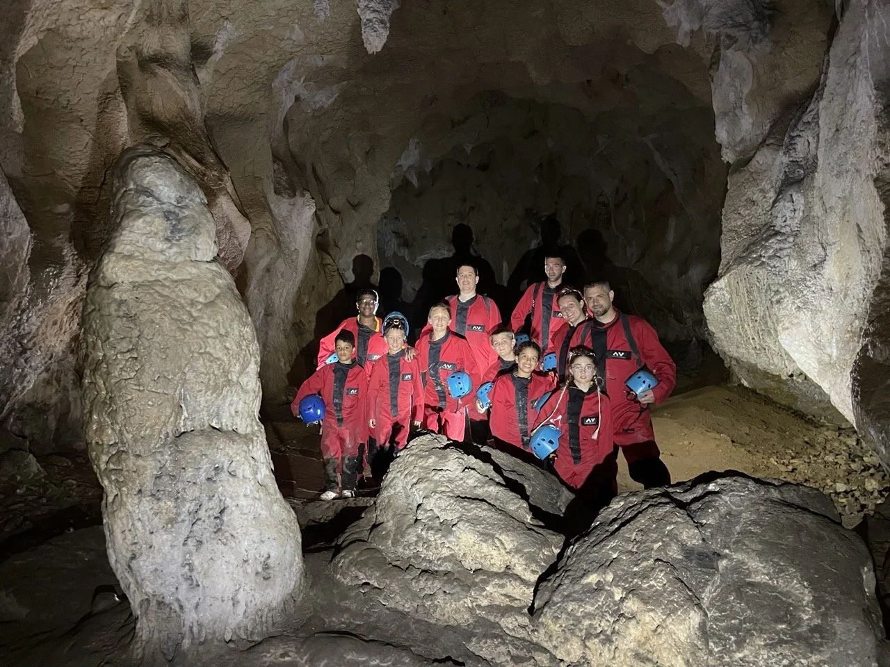 Concrétions de la grotte du Déroc en famille