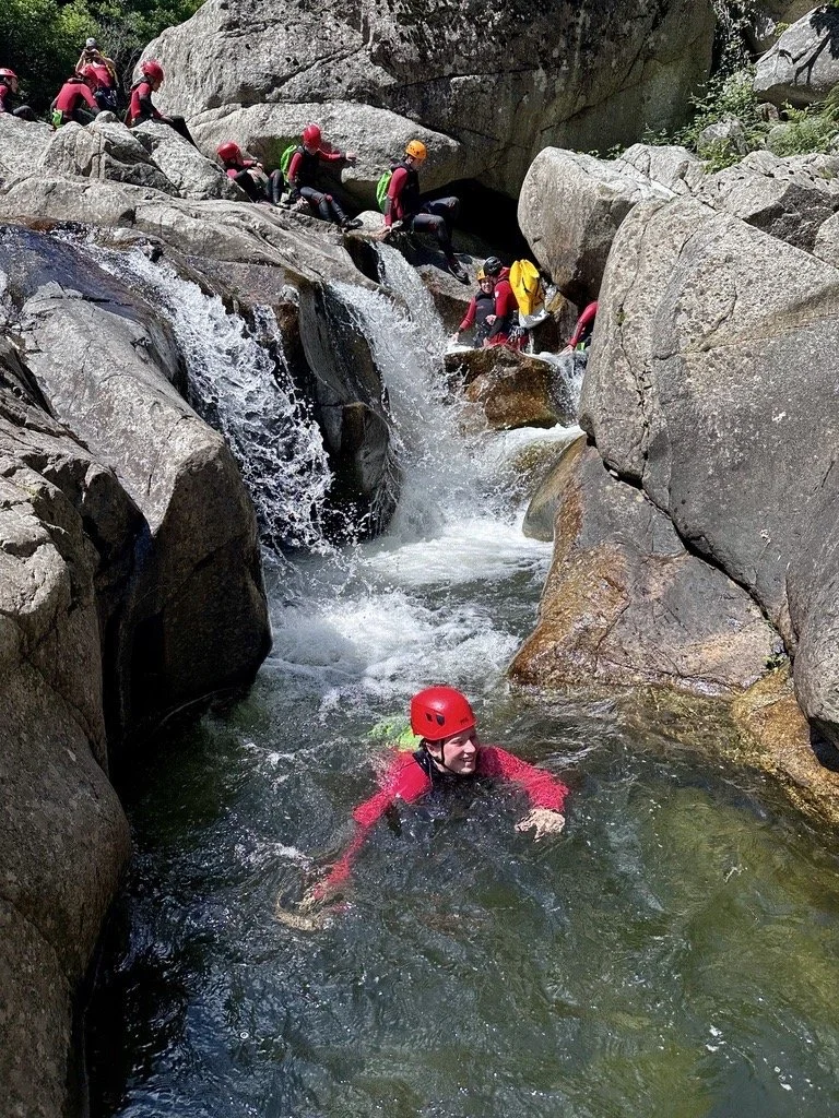 Groupe en canyoning au Graine de Rockeur en Ardèche