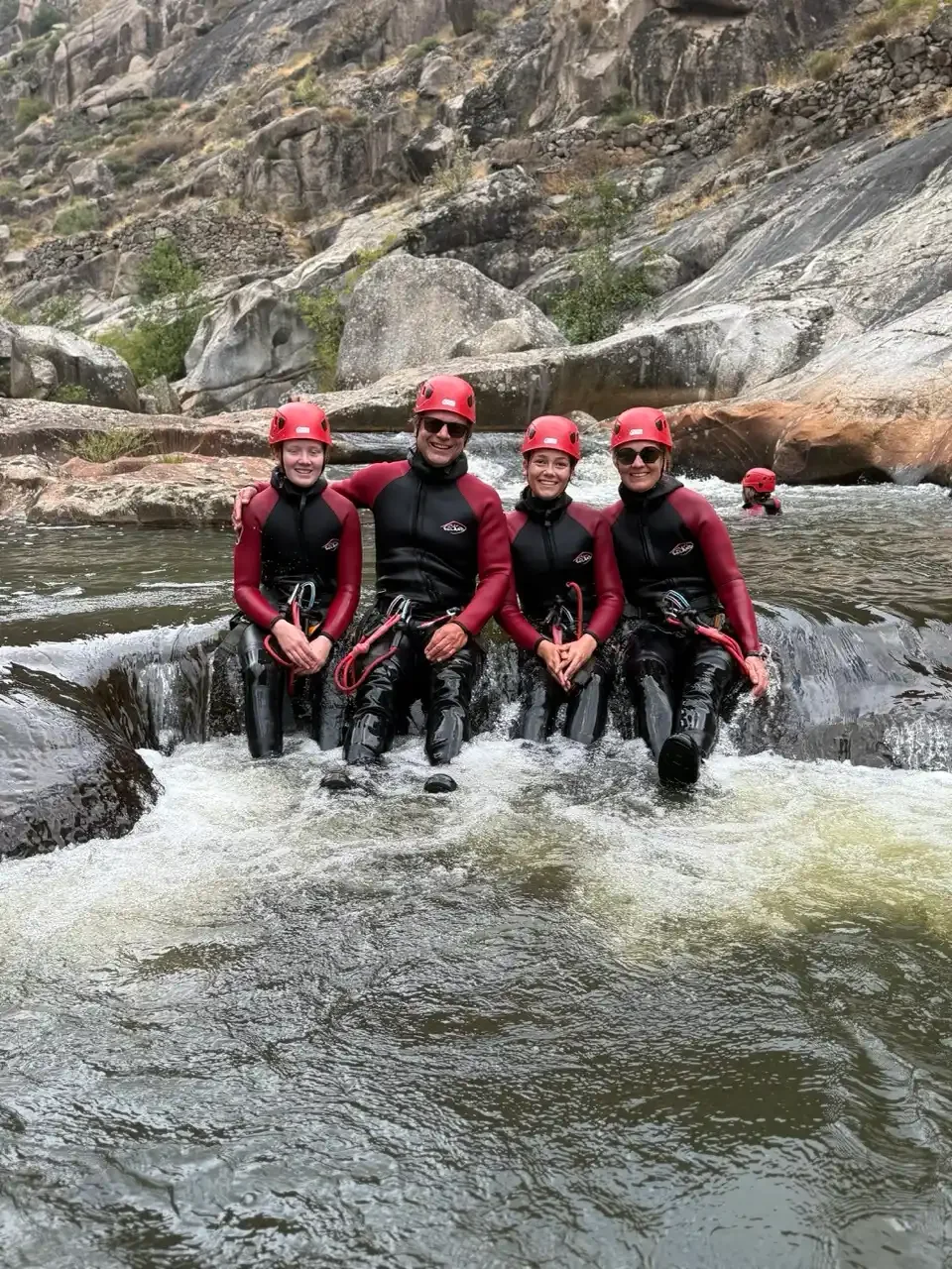 groupe en canyoning .webp