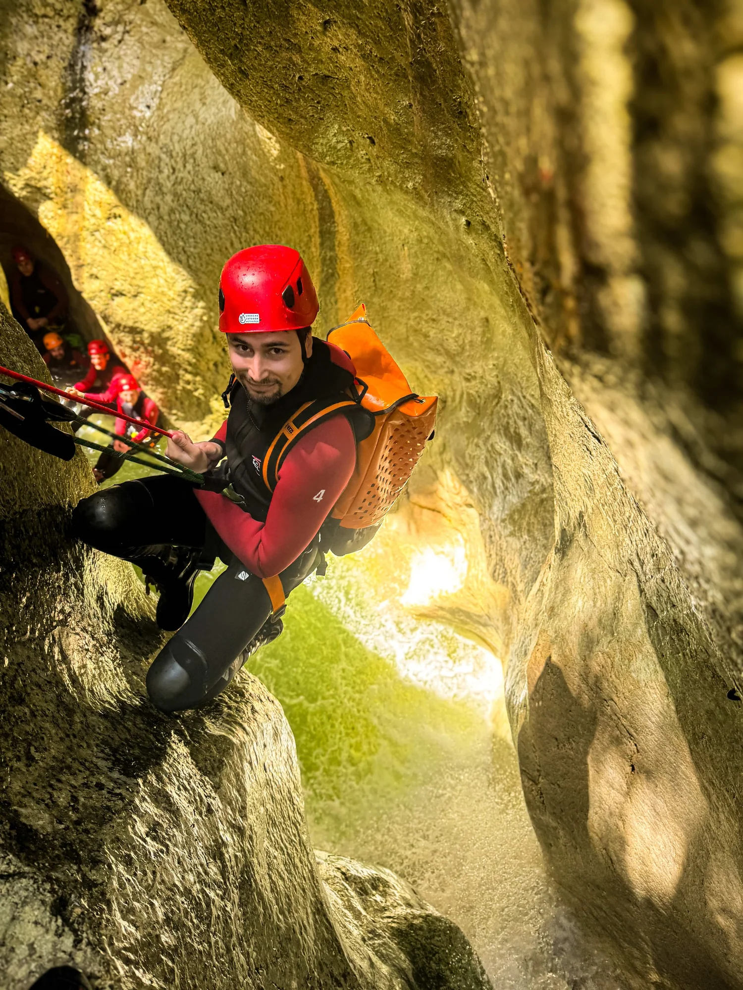 Saut vertigineux au canyon de Pissevieille en Ardèche