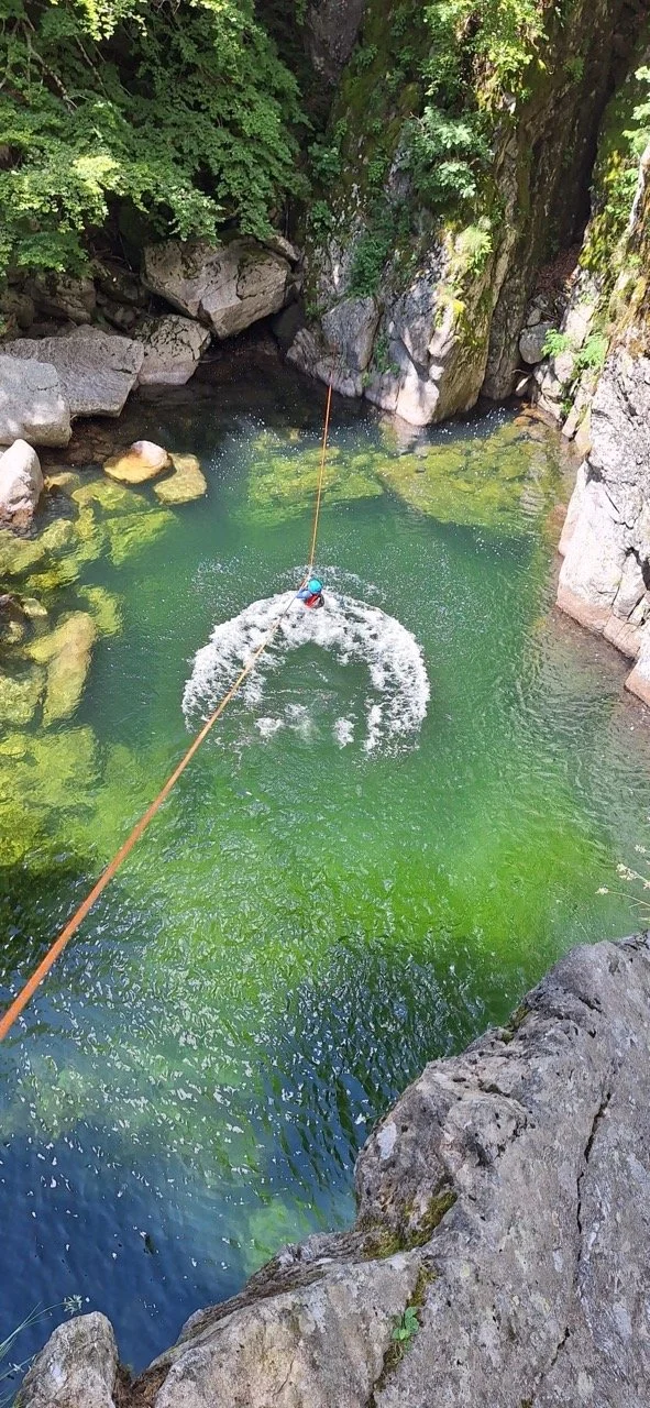 Vasque turquoise au canyon de la Borne