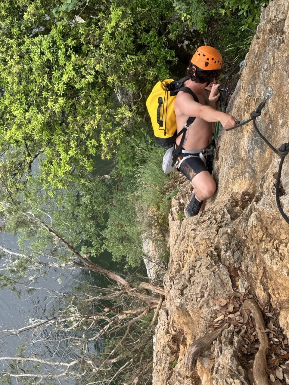 Traversée sur câble à la via-corda du Pont d'Arc