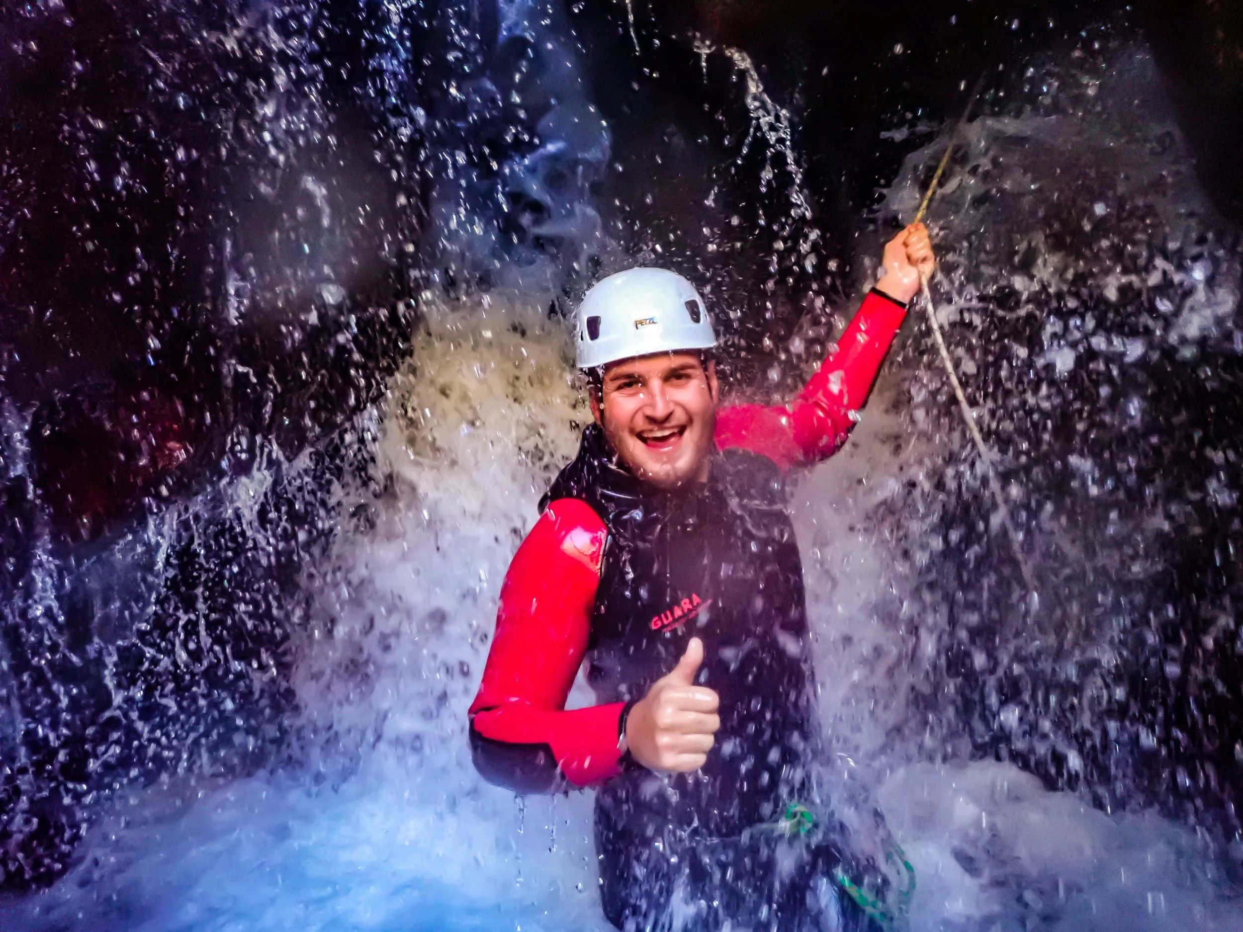 Sortie+de+la+grotte+canyoning ardeche EVFG EVJF.jpg