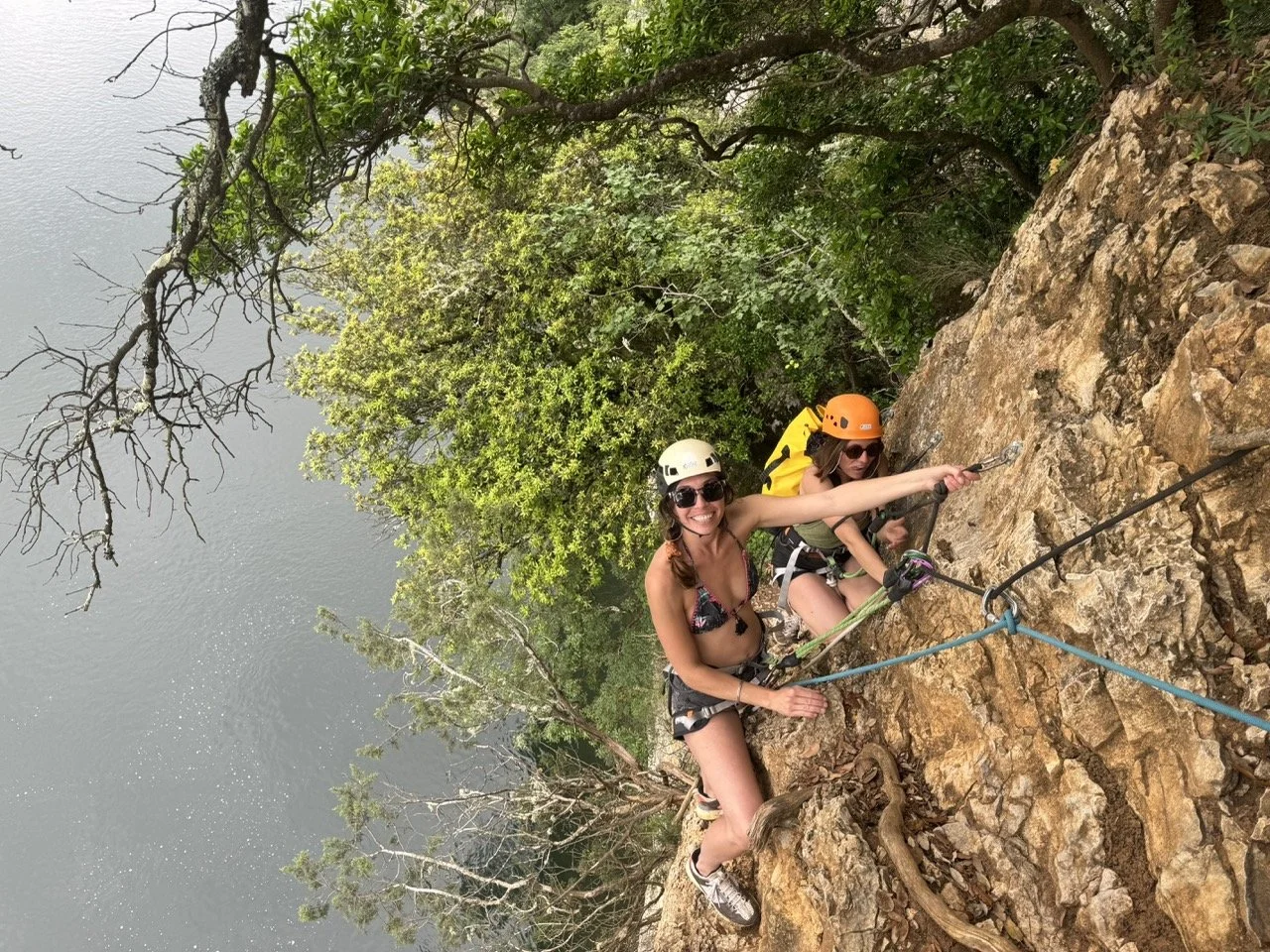 Enfant sur la via-corda du Pont d'Arc en Ardèche