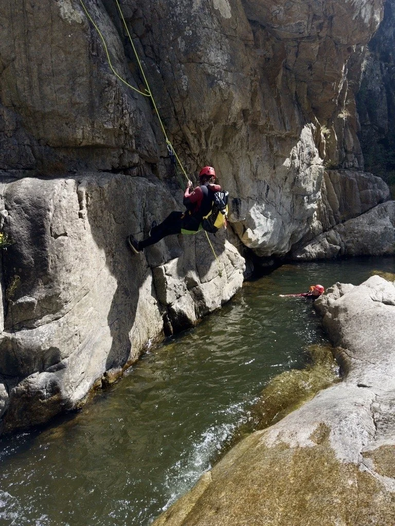 Vasque turquoise au canyon du Haut-Chassezac
