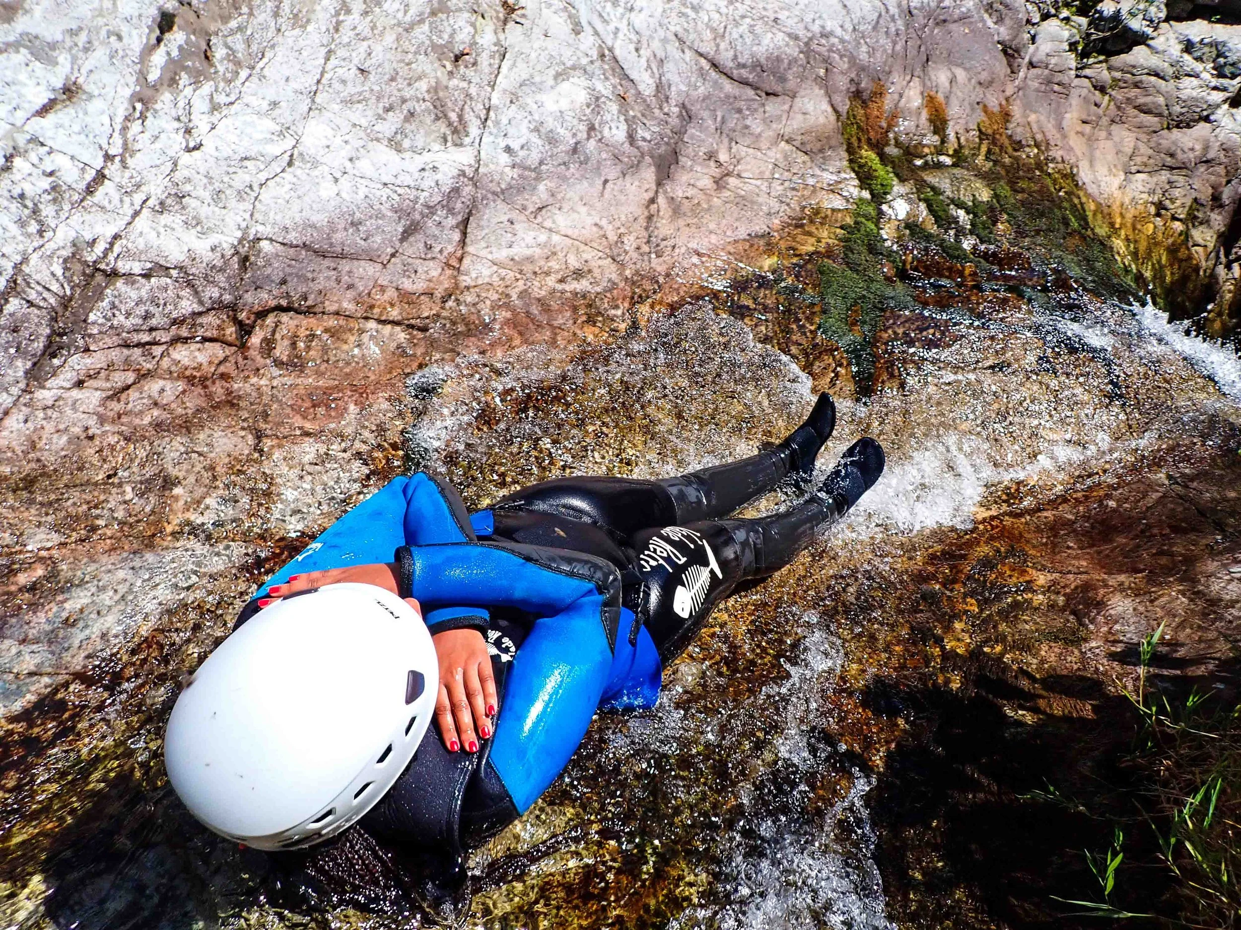 Descente dans un toboggan naturel en Canyon