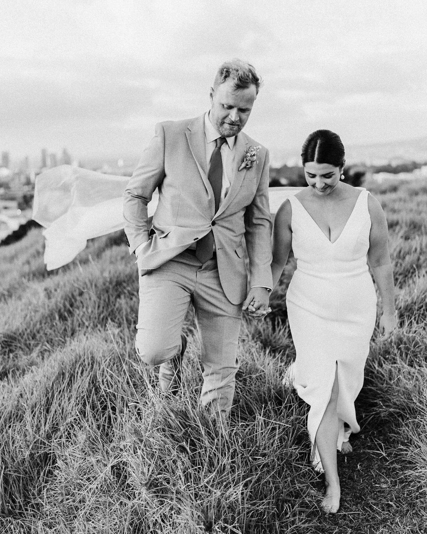 Sam + Carla in Auckland ✨ what a day, what a trip 🐚 how lucky am I? 

#alternativeweddingphotographer #lookslikefilmwedding #modernweddingphotography #newzealandwedding #aucklandwedding #mounteden #mountedenauckland #thisisreportage #londonweddingph