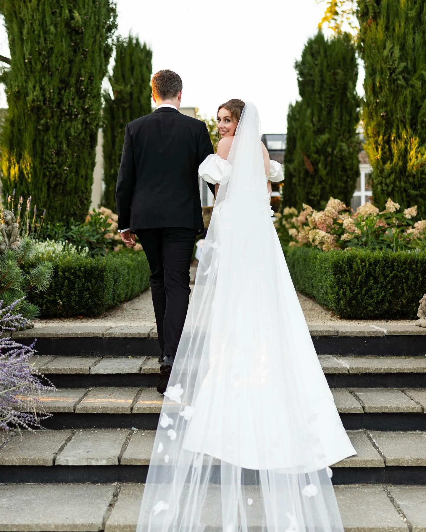 Moments from Emily and Liam&rsquo;s day back in September &lsquo;24 🪩

Photographer: @sallyfaithphotography 
Venue: @deerparkcountryhouse 
Cake: @fed.cafe 
Band: @electrickicksband 

#londonweddingphotographer #londonweddingphotography
#Brightonwedd