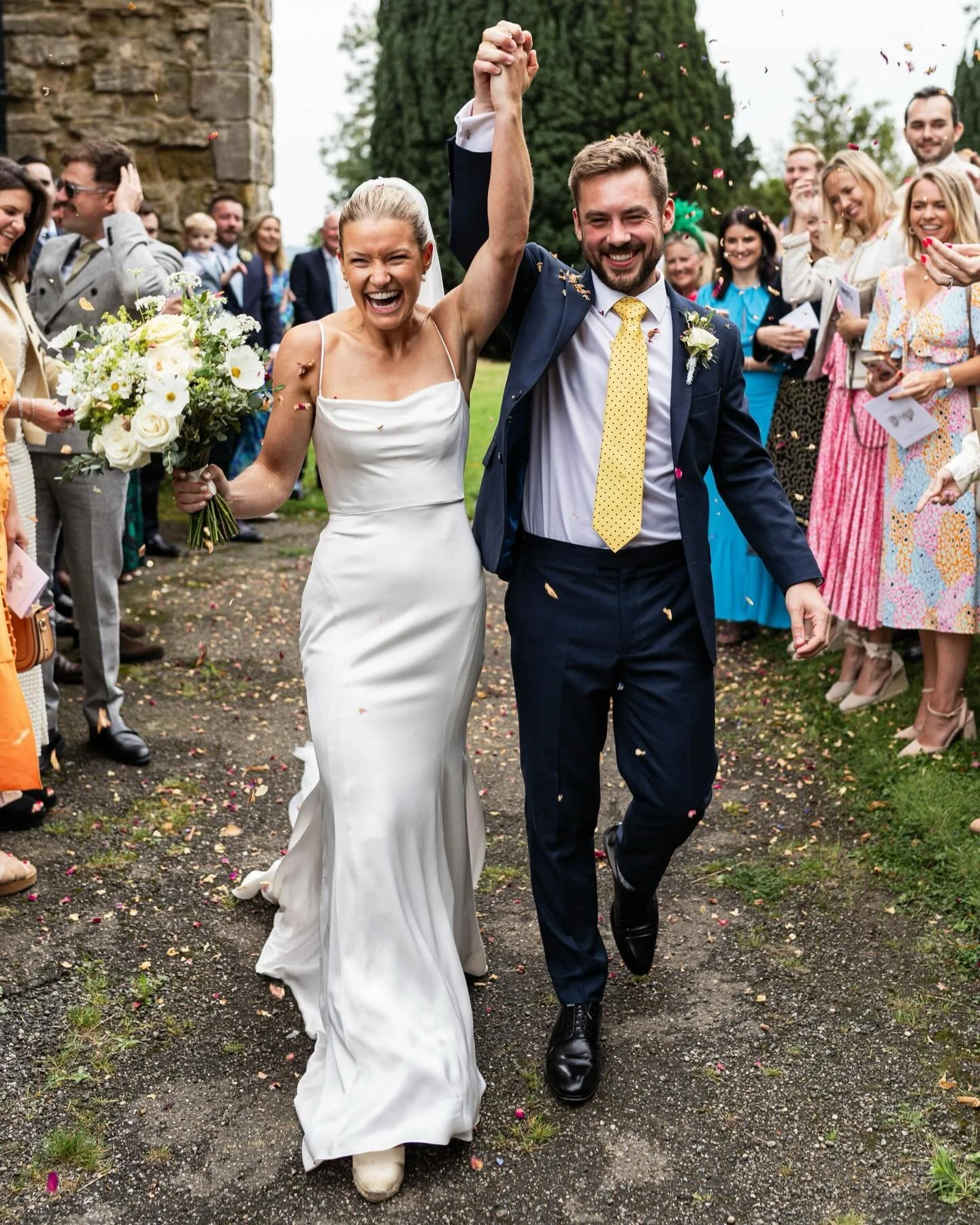 A + J&rsquo;s September wedding at Anna&rsquo;s family home in Kent with the most amazing group of people, just so much fun! ✨

Photographer: @sallyfaithphotography 
2nd photographer: @bygeorgewood 
Flowers: @carolinesands_floraldesign 
Hair: @joanna