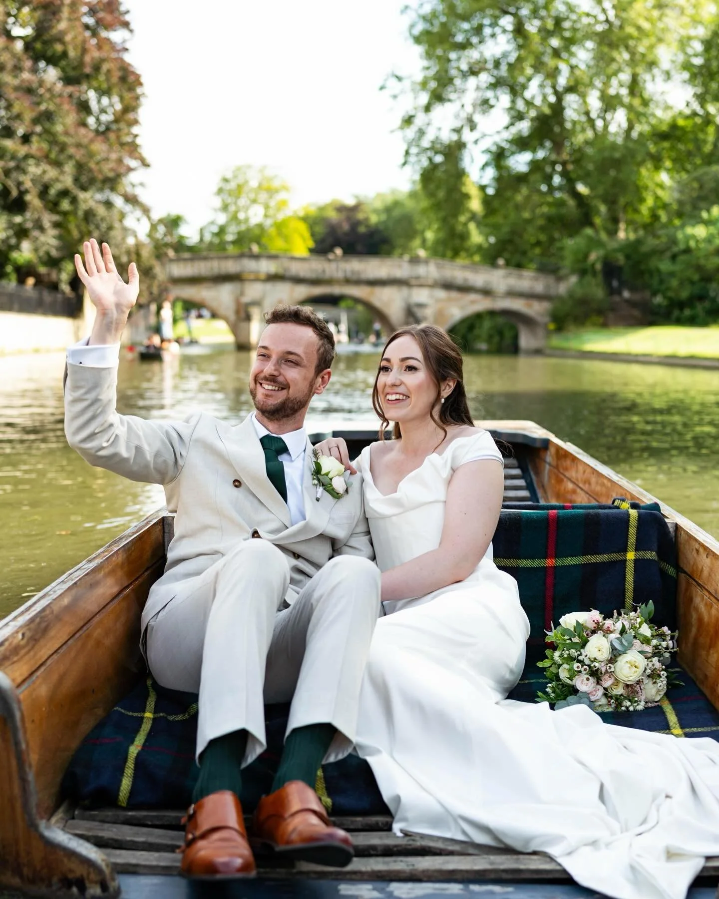 One of my favourites 💓 Emma and Stephen at Trinity Hall, Cambridge. Emma wearing Vivienne Westwood ✨

Photographer: @sallyfaithphotography 
Venue: @trinityhallevents 
Flowers: @thatchandroses 
HMU: @cambridgemakeupartist 

#londonweddingphotographer