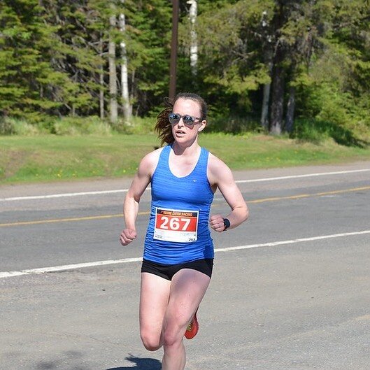Off to the roads for some spring racing!

Excited to toe the line on Monday for my longest race ever: 10 miles 👀

Just a wee bit different from those winter indoor track races 😂 

Looking forward to testing myself on the roads over a longer distanc