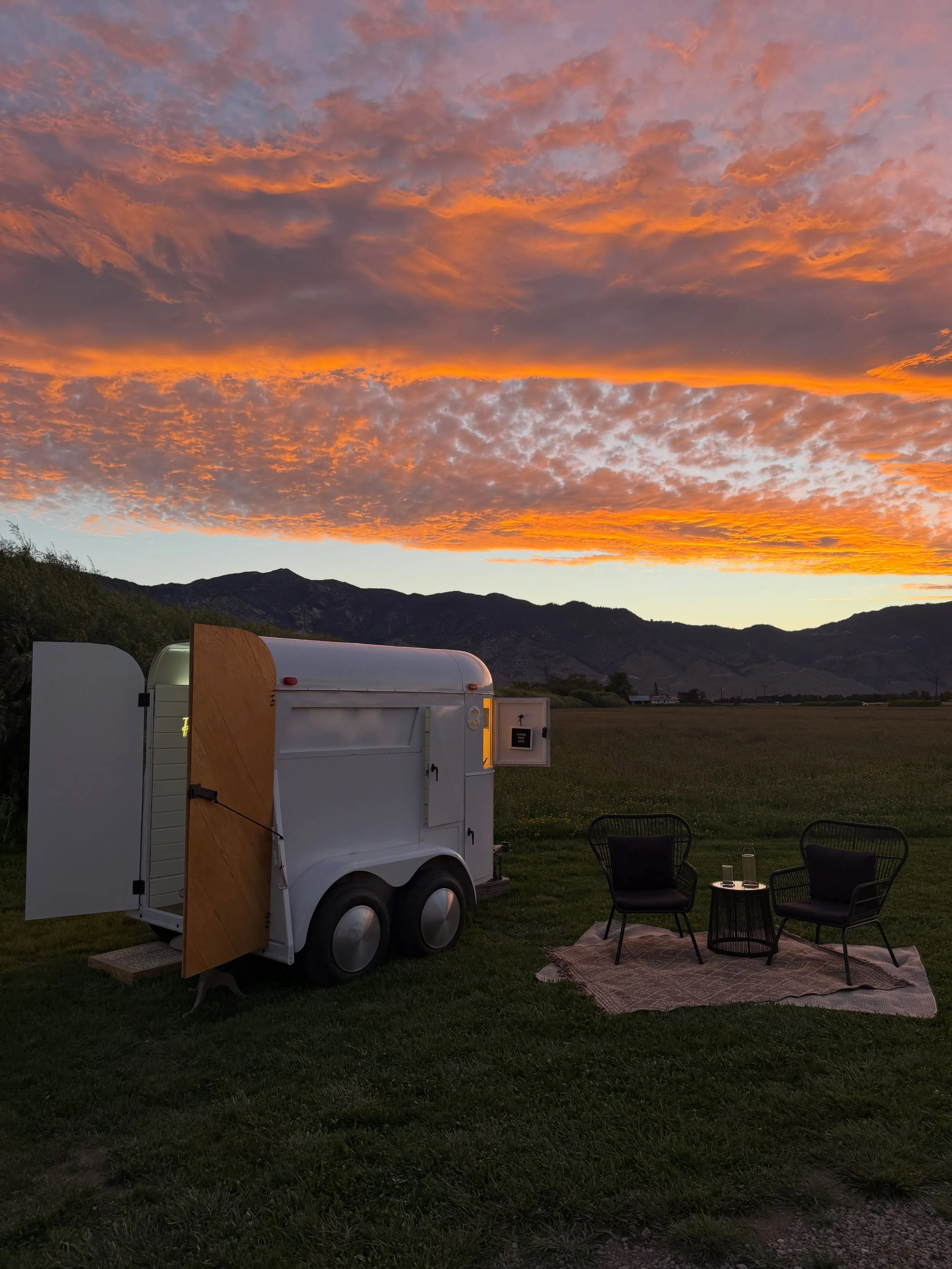 ChatGPT can&rsquo;t create a view like that&rdquo; -Todd Gansberg 

This past weekends wedding had views to die for! Congratulations A + B!

Venue: @gansbergranch 
Coordinator: @renobydesignweddings 
Photography: @brittanysierraphotography 
Photoboot