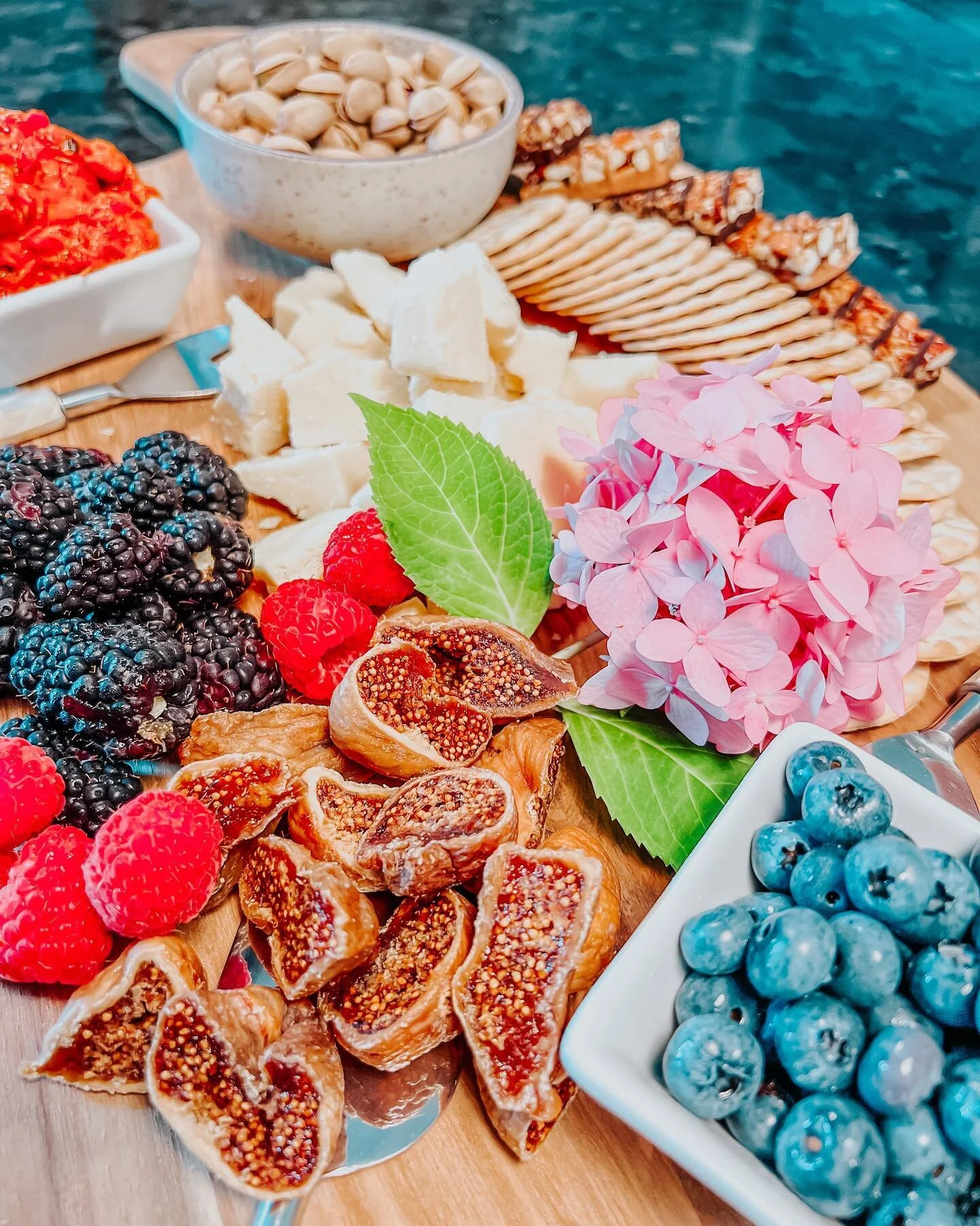 Happy weekend !!! ☀️ 
. . . . . . . #Ridgewoodsocialco&nbsp;#cheeseboards&nbsp;#cheeseboardsNJ&nbsp;#cheeseplatters&nbsp;#bergencountymoms&nbsp;#ridgewoodmoms&nbsp;#iloveridgewood&nbsp;#fortheloveofcheese&nbsp;#grazingtables&nbsp;#loveforcheeseboards