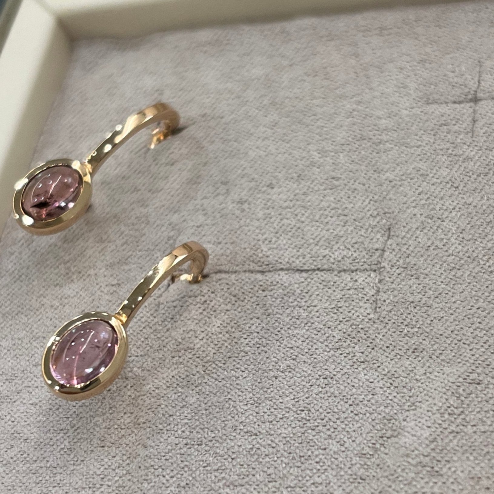 orecchini little spoon oro rosa con tormalina rosa perno e farfalla scatola