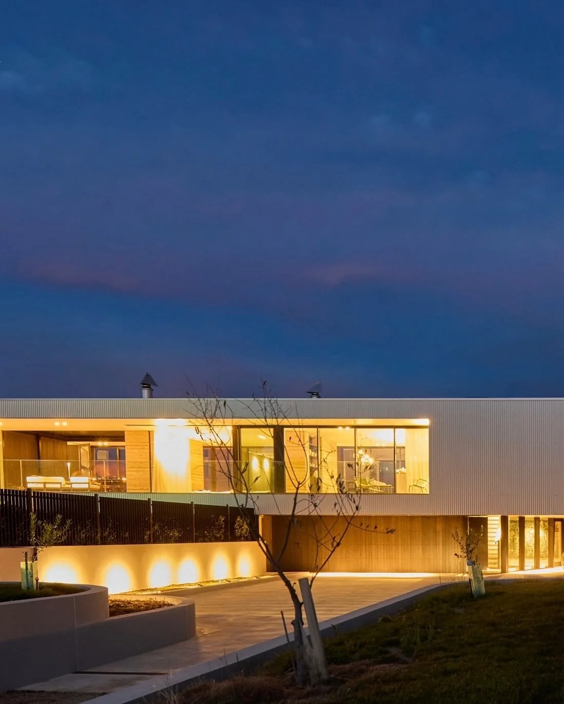 Another stunning project of ours won a Highly Commended Award for Rural Home of the year 2026. Wonderful repeat clients, a fantastic Architect and our team collaborated to deliver an absolutely stunning and liveable home. 📸 credit @jeffbrassnz