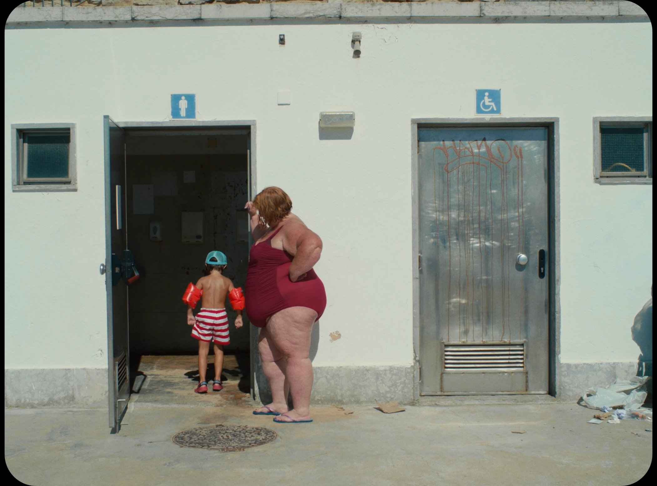 Amothergoestothebeach_stills_1.1.14.jpg