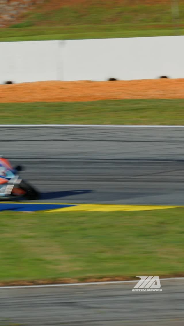 Andrew Lee really knows how to boot, scoot, and boogie his way around a race track. π₯΅ποΈπ¨
.
π₯ @skwid.media
@motoamerica @motoworkschicago @alpharacingofficial @OhlinsUSA @ridedunlop @bmwmotorrad @bmwmotorradusa&nbs