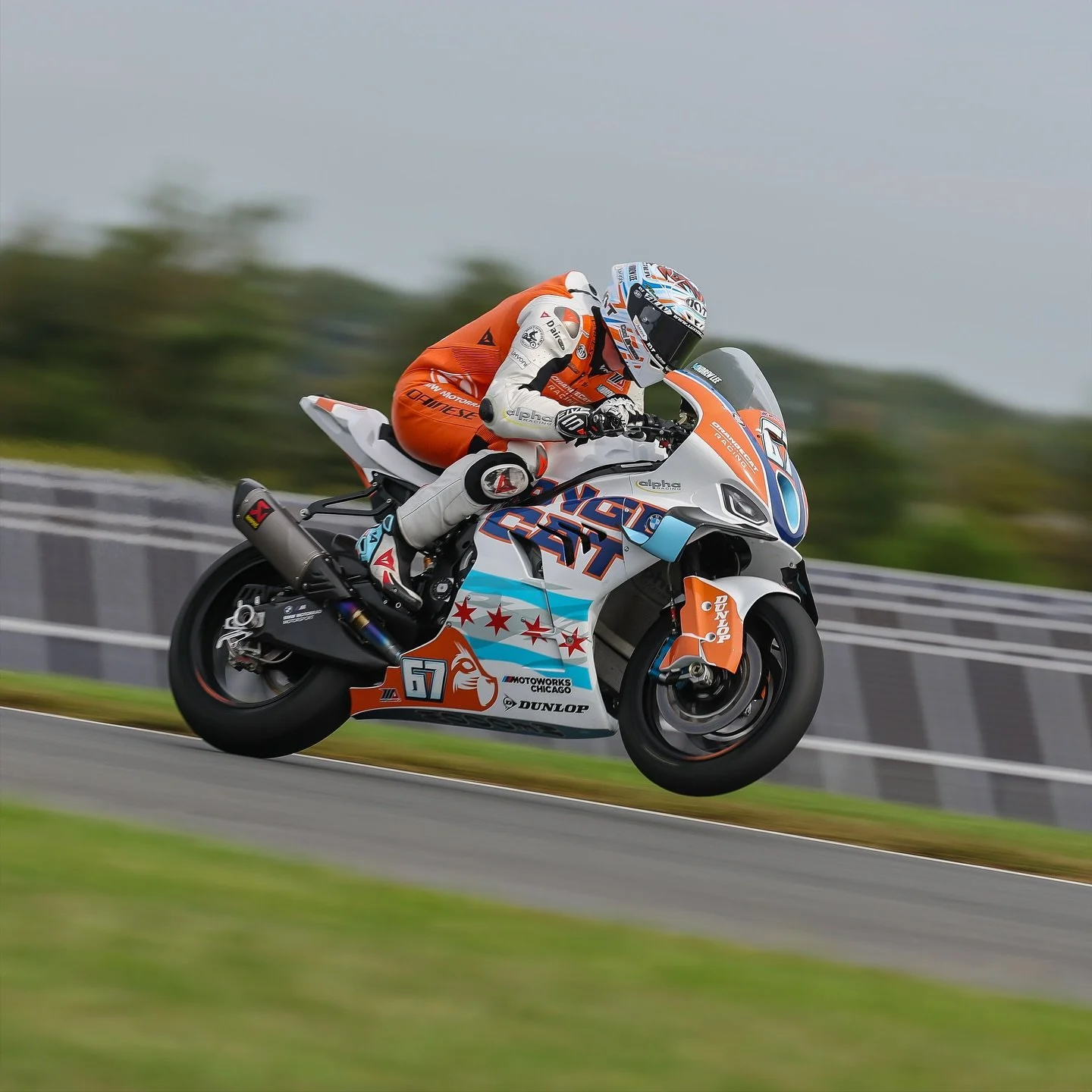 Andrew Lee pushing the limits on the M1000RR can do. 🐾

📸@brianjnelsonphoto 

#OrangeCatRacing&nbsp;#MotoAmerica&nbsp;#Superbike #Stock1000&nbsp;#meow&nbsp;#motorcycles&nbsp;#RoadRacing #MotorcycleRacing #FastCats