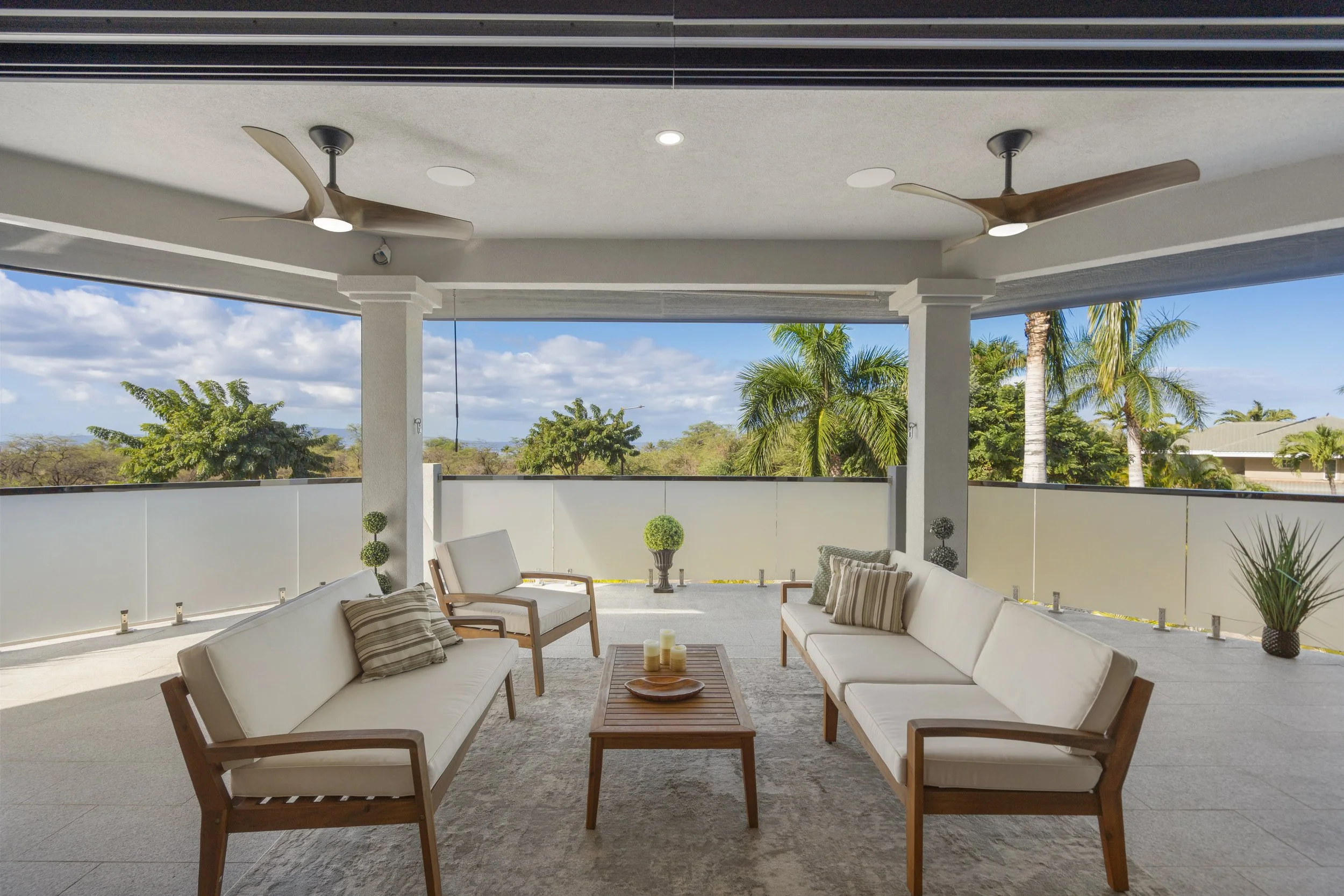 31-Outside DSC09178.jpg