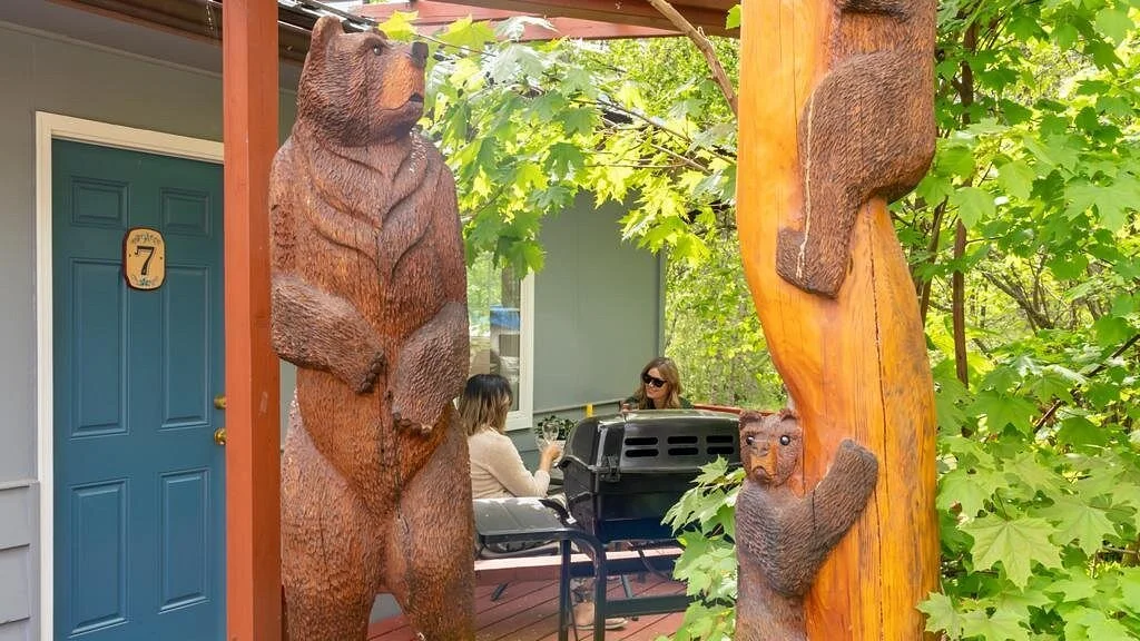 room-7-balcony-with-bbq.jpg