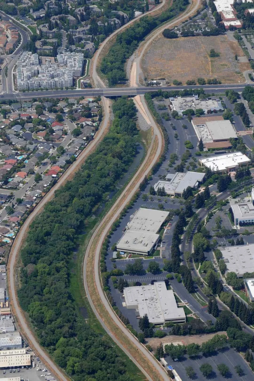 Levee in a cityscape