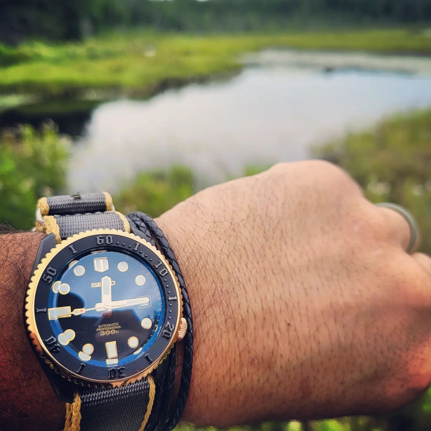 Took my custom Seiko skx007 mod out to the wilderness. Spent a week in @algonquin_pp and definitely put it through some paces with hikes, canoe rides and general outdoor camping activities.

This watch is not manufactured by Seiko

#watchaddicts #wat