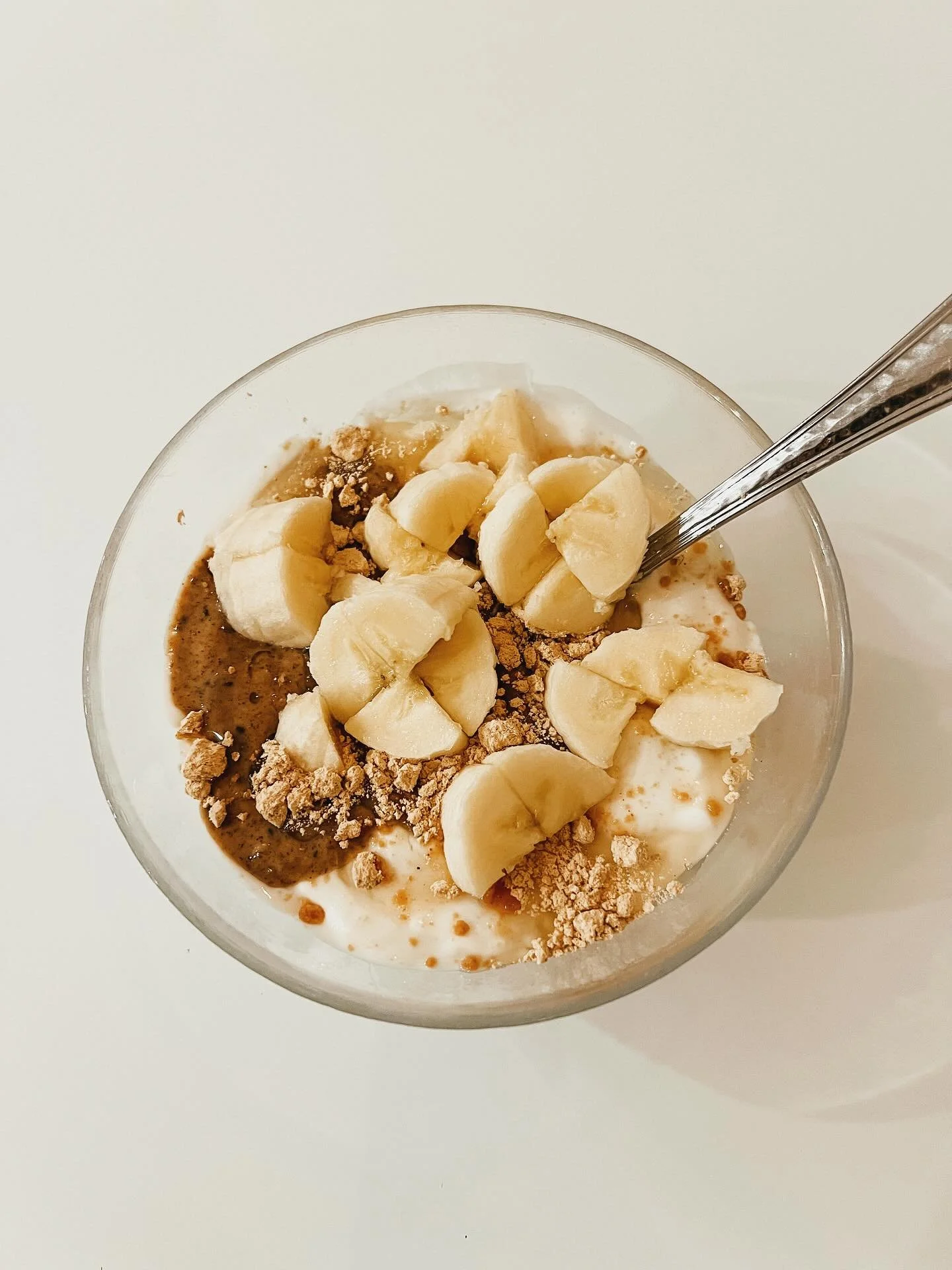 D E S S E R T
@strausmilk nonfat greek yogurt
@eatnuttzo power fuel
PB2 peanut butter powder
1/3 banana
drizzle of honey