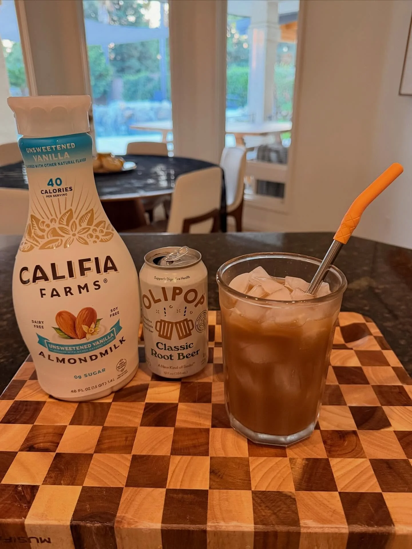 dirty root beer @drinkolipop!! tastes like a root beer float&mdash;SO GOOD!!! no caffeine and only 2g sugar from apple juice concentrate in the soda. must try!

I added about 1/4c @califiafarms unsweetened vanilla almond milk