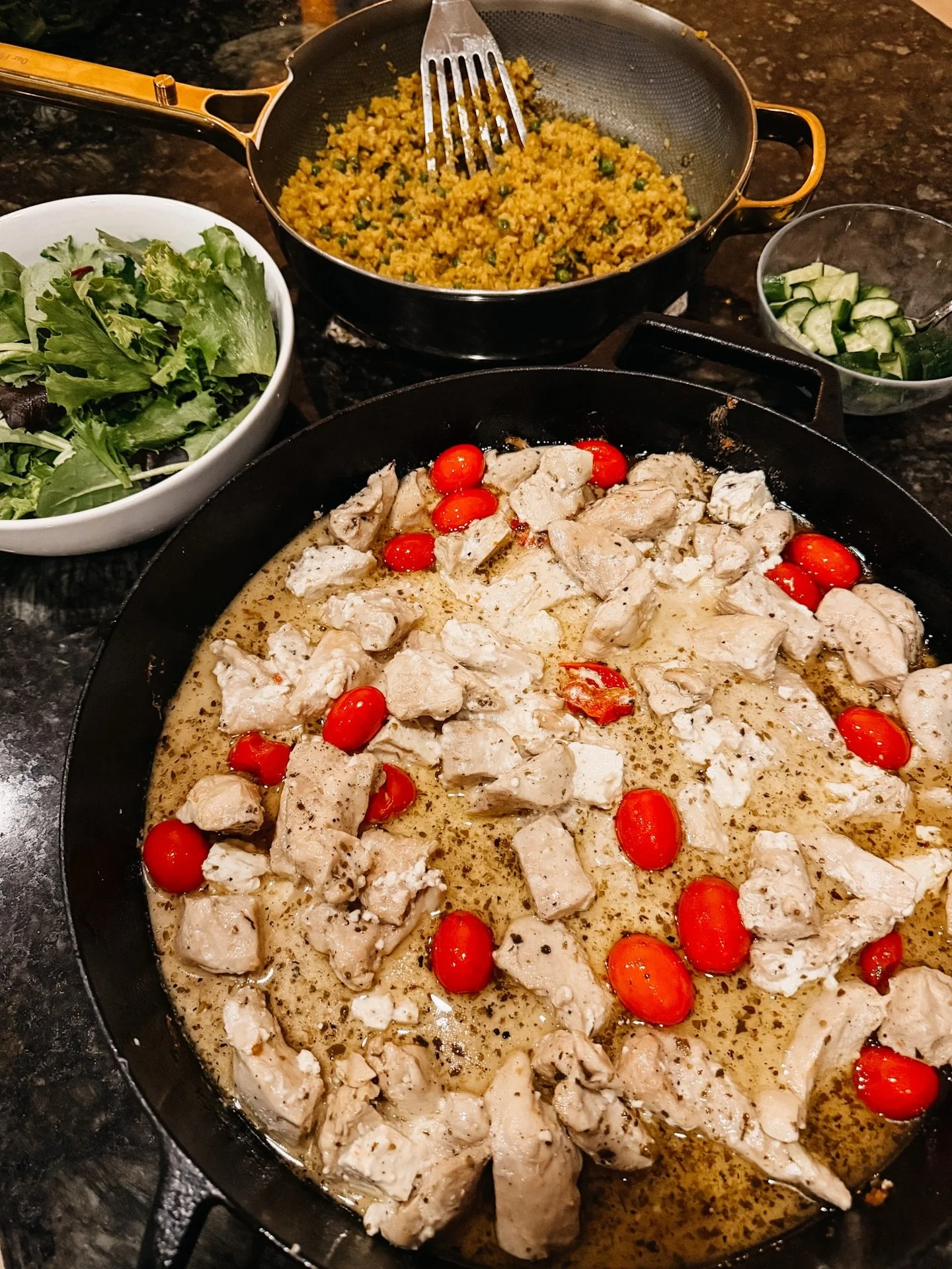 super simple &amp; delicious greek chicken bowls
preheat oven 400&deg; with large cast iron skillet inside &bull; cube 5 chicken breasts &bull; add chicken to hot skillet, s&amp;p &amp; 1/2 jar @primalkitchenfoods greek dressing &bull;
BAKE 15min, st