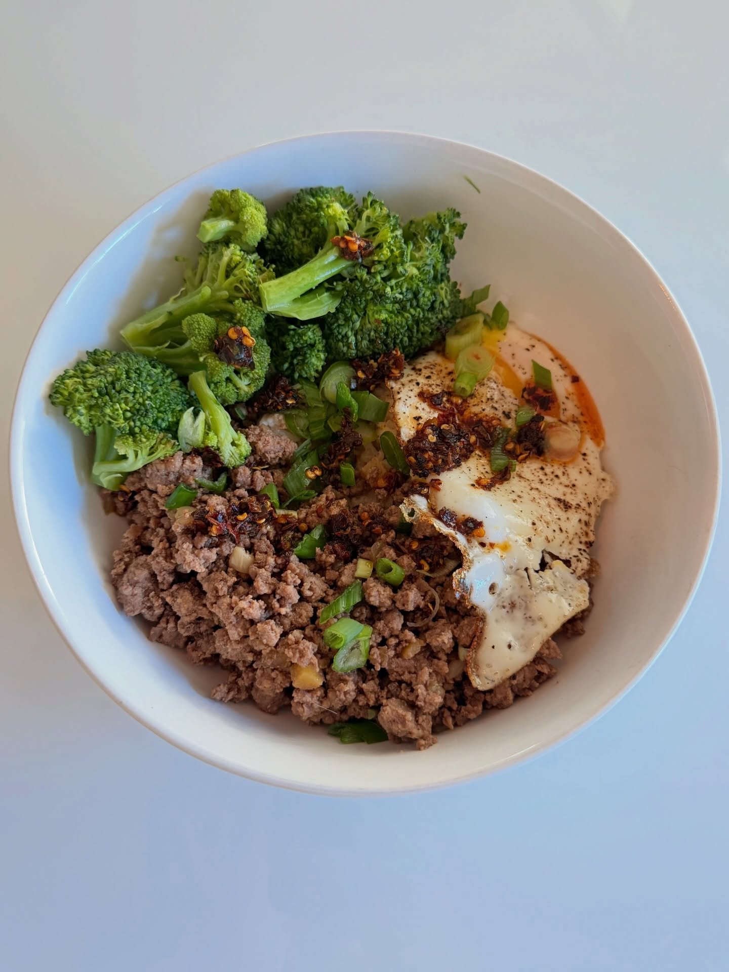 BEEF &bull; BROCCOLI &bull; JASMINE CAULI RICE BOWL 

instant pot jasmine cauli rice
rinse 1 1/4c jasmine rice
add to instant pot with 1pkg garlic lemon &amp; herb frozen cauli rice @sprouts 
add 1 1/4c bone broth &amp; stir to combine
seal pot &amp;