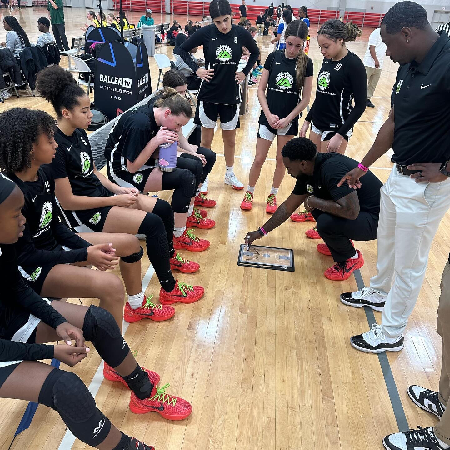 Day 1 recap (Jr EYBL): 14u girls went 1-1 on the day, lost a close one by 3 but overall great day! Let&rsquo;s finish the weekend off strong! Thank you for this amazing opportunity @nikegirlseybl 

#trusttheprocess #nikegirls #eybl #chicago #justdoit