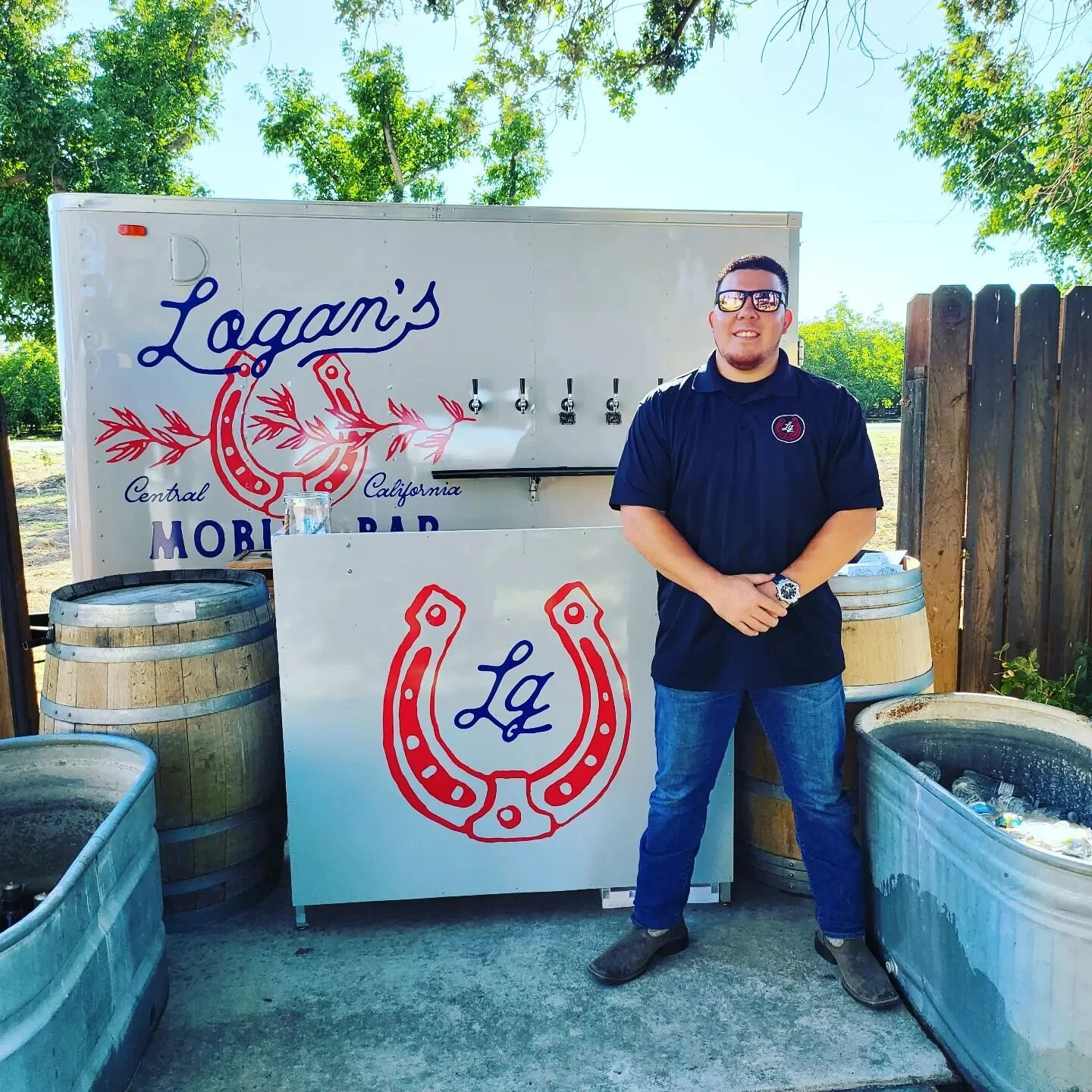 &quot;Let us help you make some memories'

Logans Mobile Bar

#beertrailer #Mobilebar
#craftbeer #coldbeer #allbusiness @tiffanycrestinamarie @garciamat