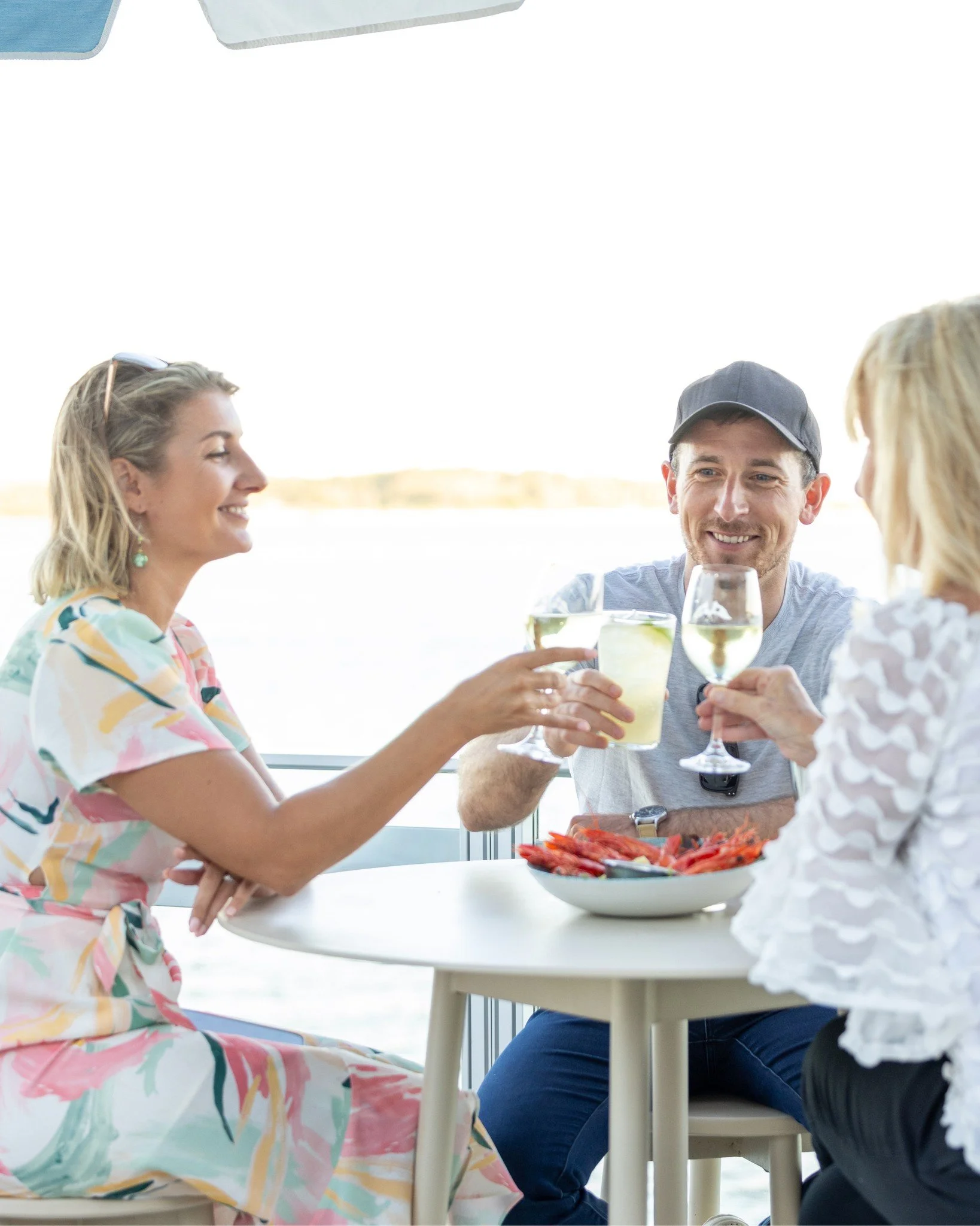 Sips by the river&hellip;
We&rsquo;ve got the views &ndash; you bring the good vibes.

+++

#StGeorgeSailingClub #SansSouci #TheShireLife #WaterfrontDining #WeekendVibes #CoastalVibes