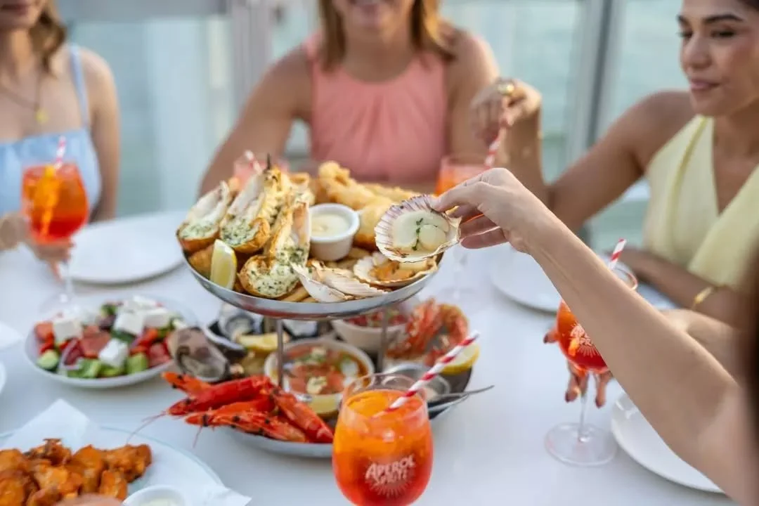 Every shell, every sip, every laugh. Make it count.

Indulge in the freshest ocean bounty with good friends and riverside  views. This is what coastal dining dreams are made of.