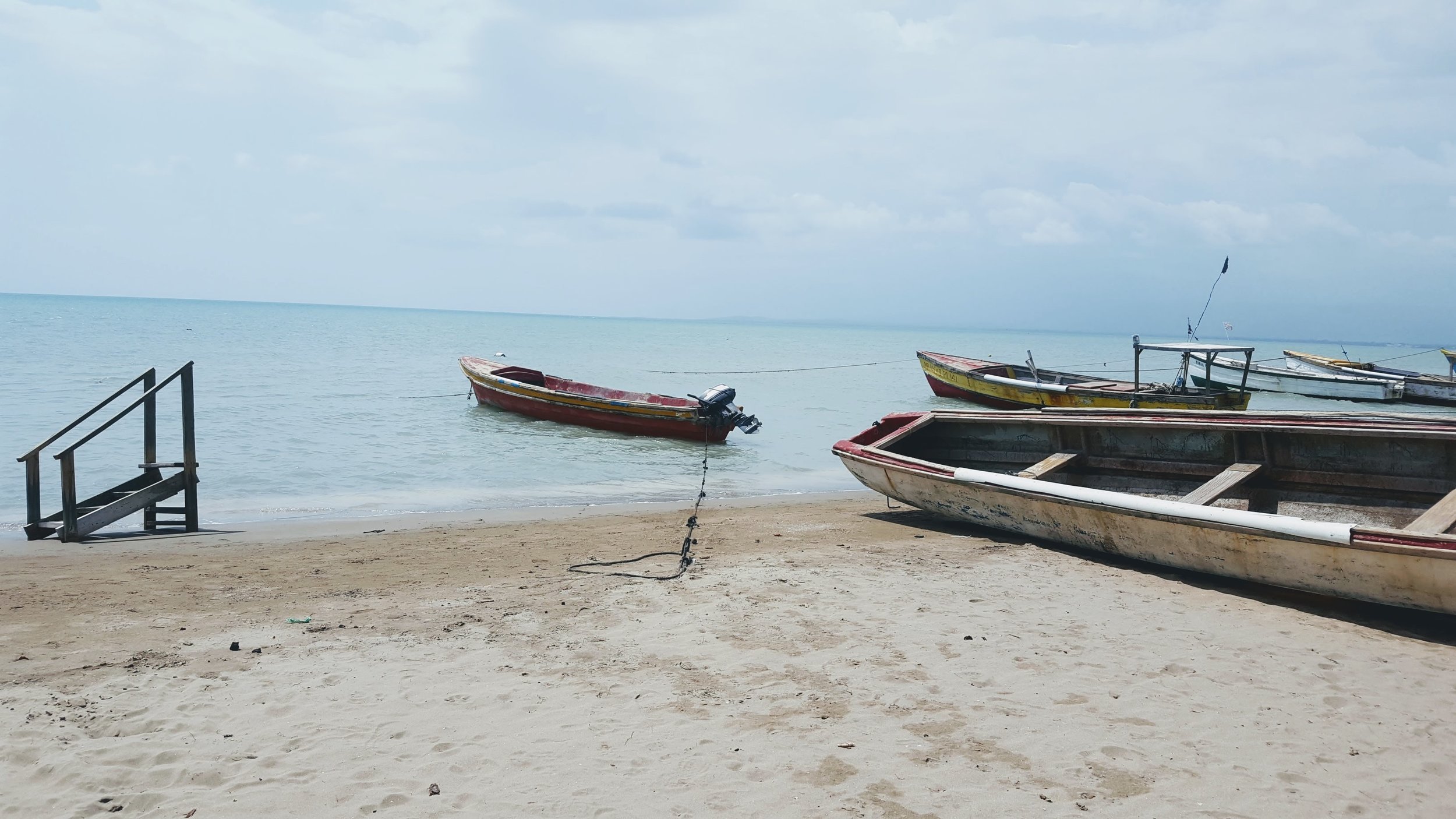 Boats to take you to Floyd's Pelican Bar in Jamaica