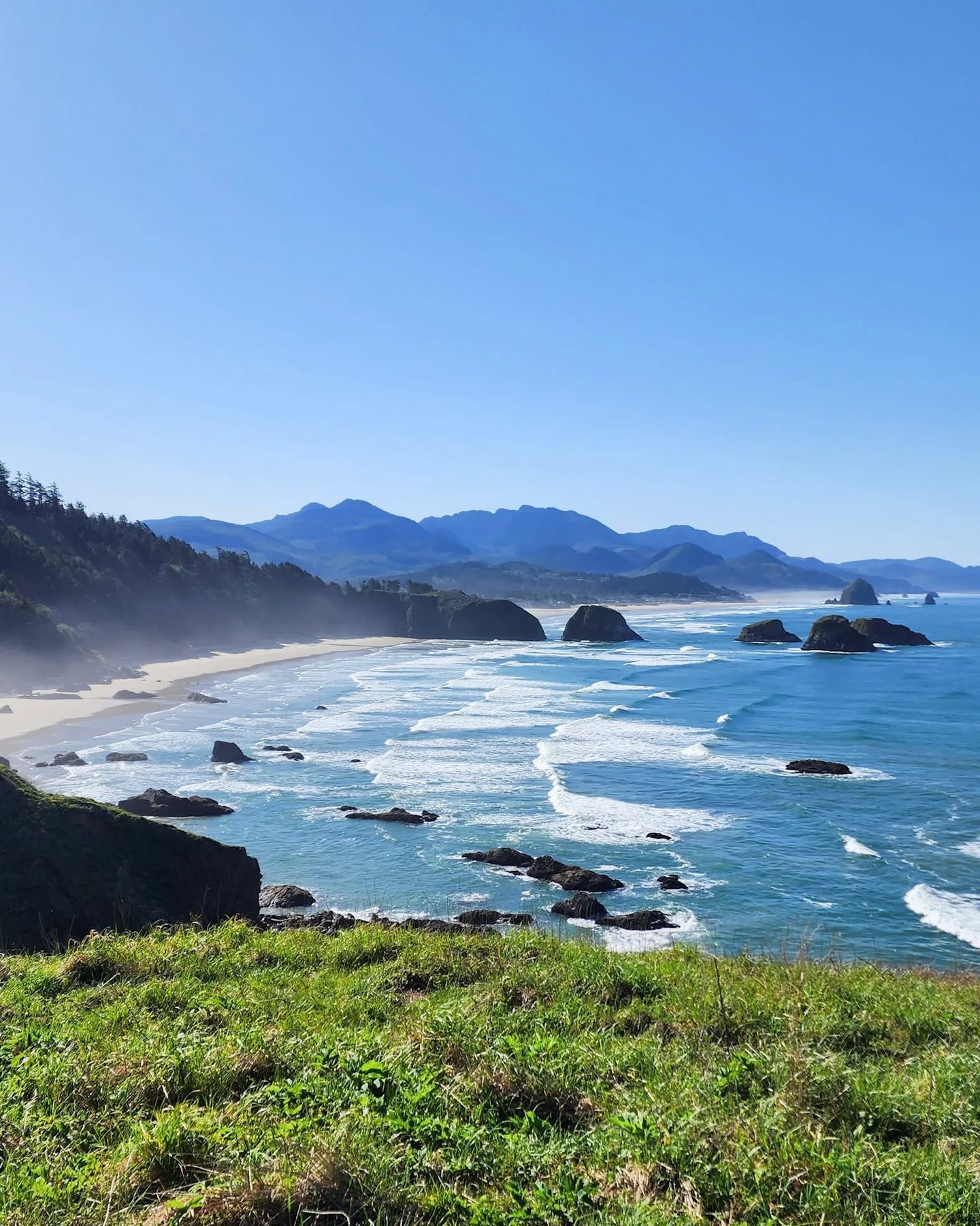 Ever wish you could step into a postcard? Welcome to Ecola State Park! 💌 
 
With every turn, a picture-perfect scene pops up to remind you why the Oregon coast is the voyage of a lifetime. Who else has been spellbound by this place? 
 
Last year, I 