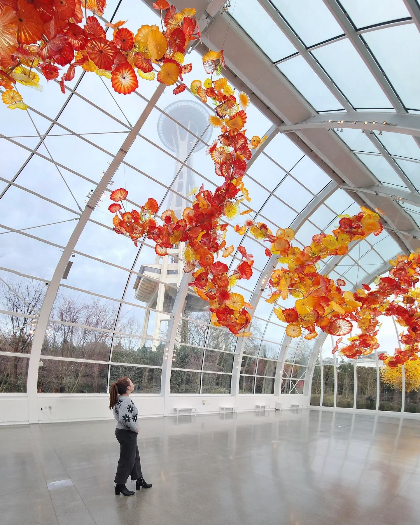 This colorful oasis is truly my favorite place in Seattle 🌈✨ 
 
Chihuly Garden and Glass is no ordinary art museum - each piece is a stunning testament to Dale Chihuly's unparalleled creativity. 🎨 
 
From the mesmerizing baskets and scenic sculptur