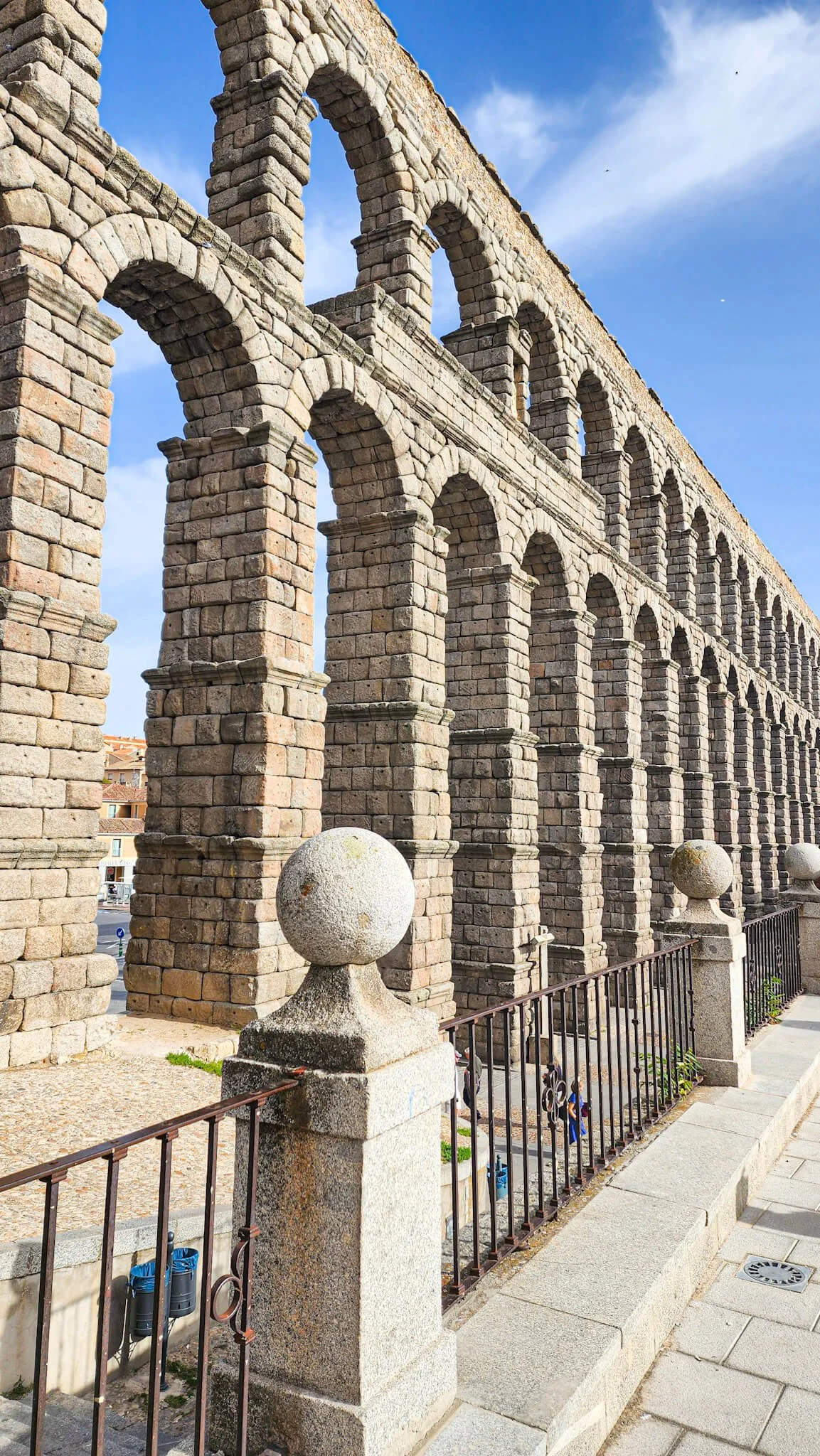 Roman Aqueduct in Segovia.jpg