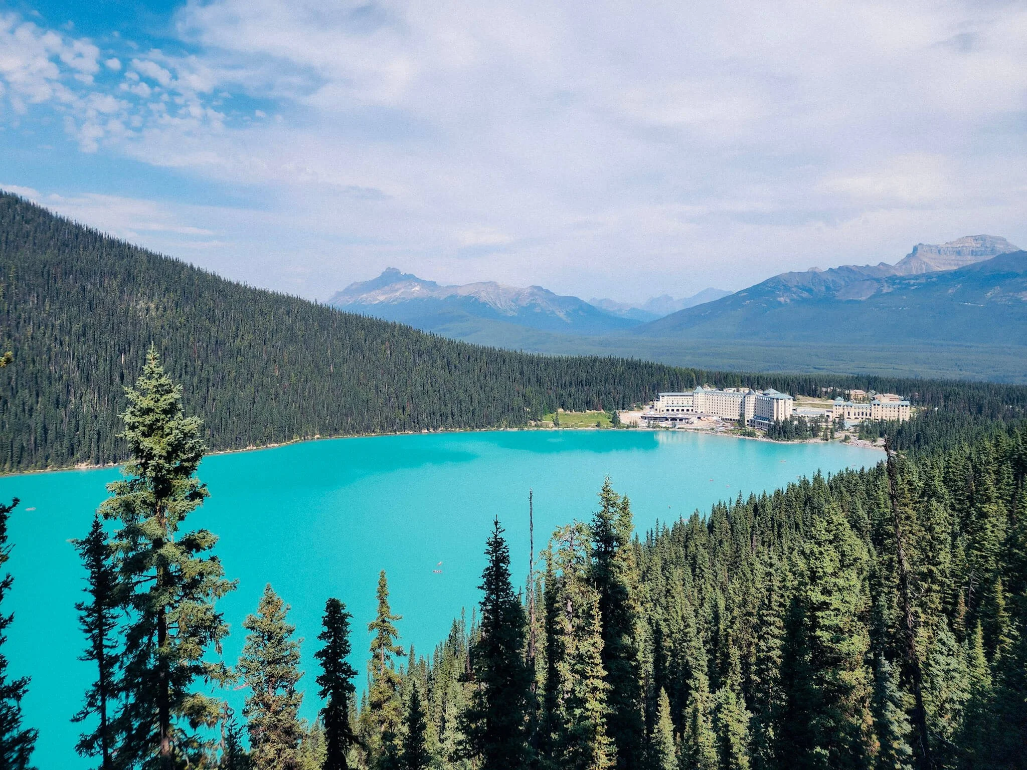 The Easiest Way to Visit Lake Louise and Moraine Lake from Banff