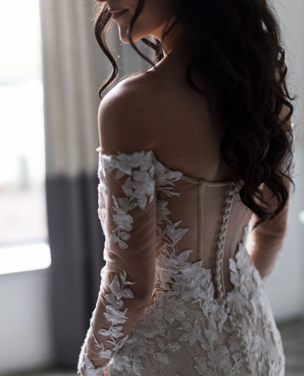 Some call me a detail enthusiast...⁠
⁠
Obsessed with capturing the intricate beauty of wedding dress details! Every little element you made such an effort to bring together on this day each deserve their moment and I'm here for it!⁠
.⁠
.⁠
#weddingsho