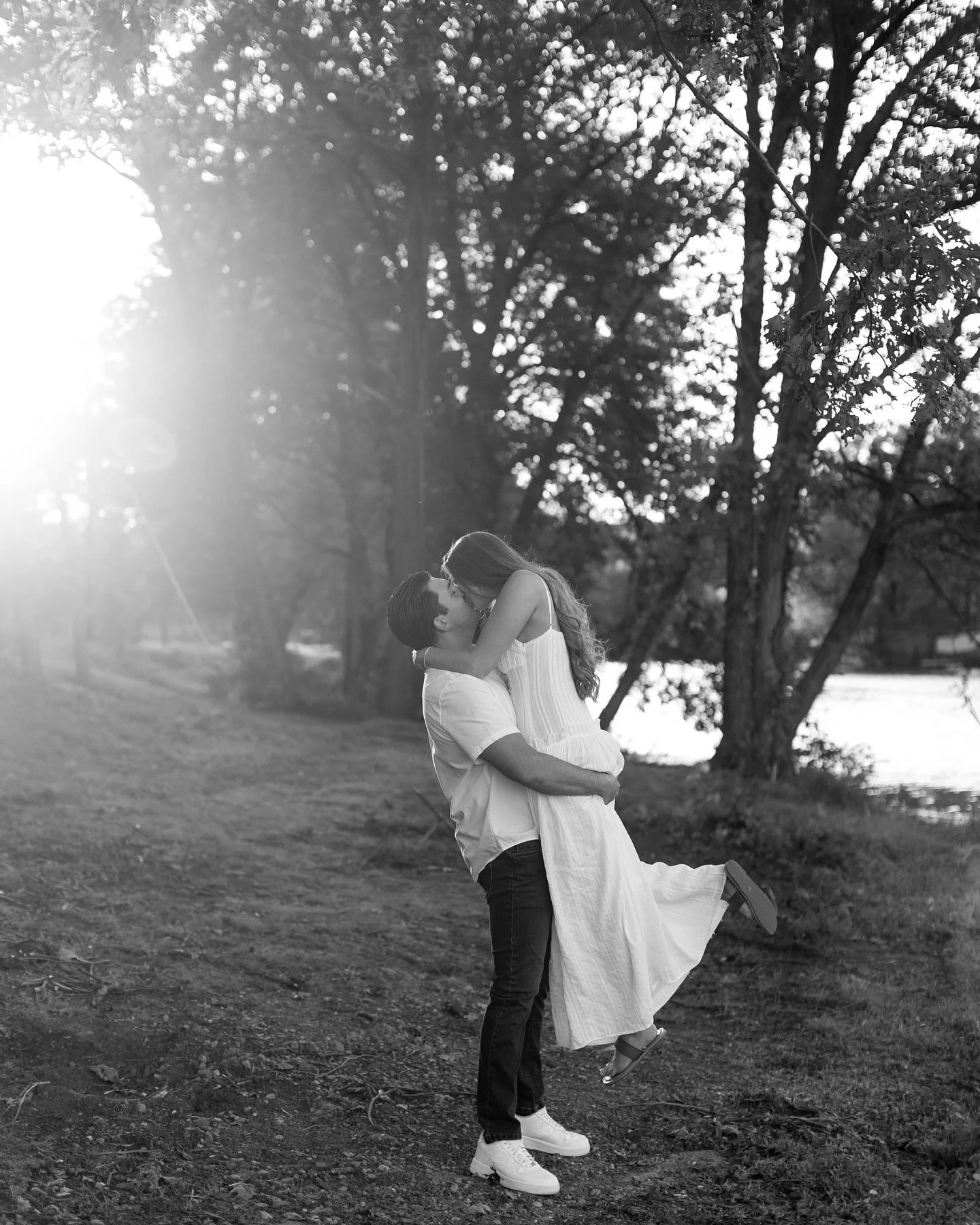 Julie &amp; Andrew 💛

#engagementsession #engagementphotoshoot #couplegoals #engagementinspiration #engagementphotography #engagementideas #engagementpose #engagementportraits #engagementphotographer #engagementshoots #engagementpictures #coupleport