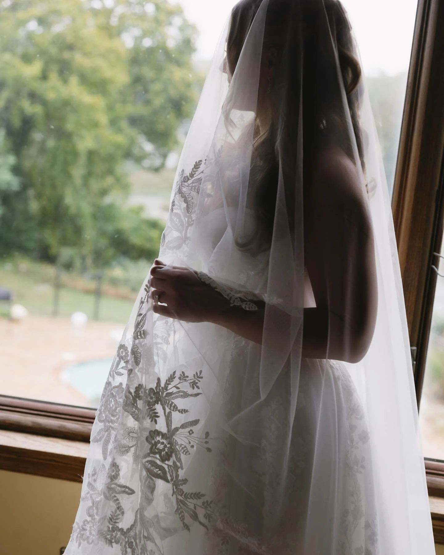Rainy days are certainly beautiful and have their own magic. A gorgeous day with Taylor + Andy. 

Couple: @tfranzia @andywoofguy 
Venue: @windowsonthewater 
Photographer: @jenmarvelphoto 
Makeup: @lstudionj 
Hair Stylist: @lstudionj 
Florist: @intheg