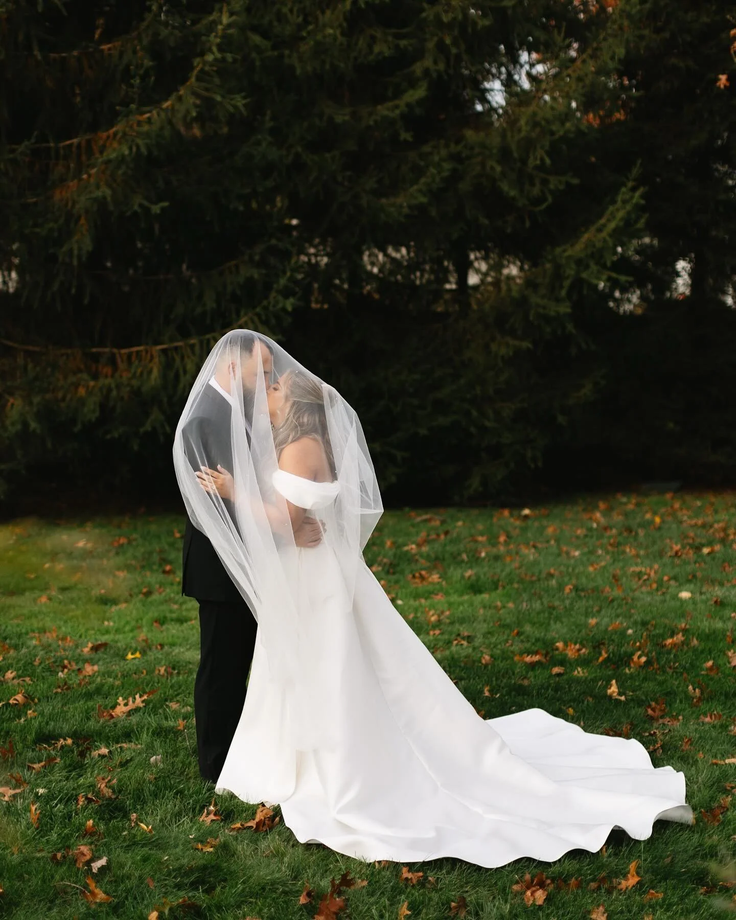 Meet the Ryans! 🖤

Every minute was a blast with you two! 

Couple: @tayblanco13 @kingheated 
Venue: @oldtappanmanor 
Photographer: @jenmarvelphoto 
Videographer: @lpphotovideo 
Content Creator: @bigdaybts 
Makeup: @makeupbystacysuarez 
Hair Stylist