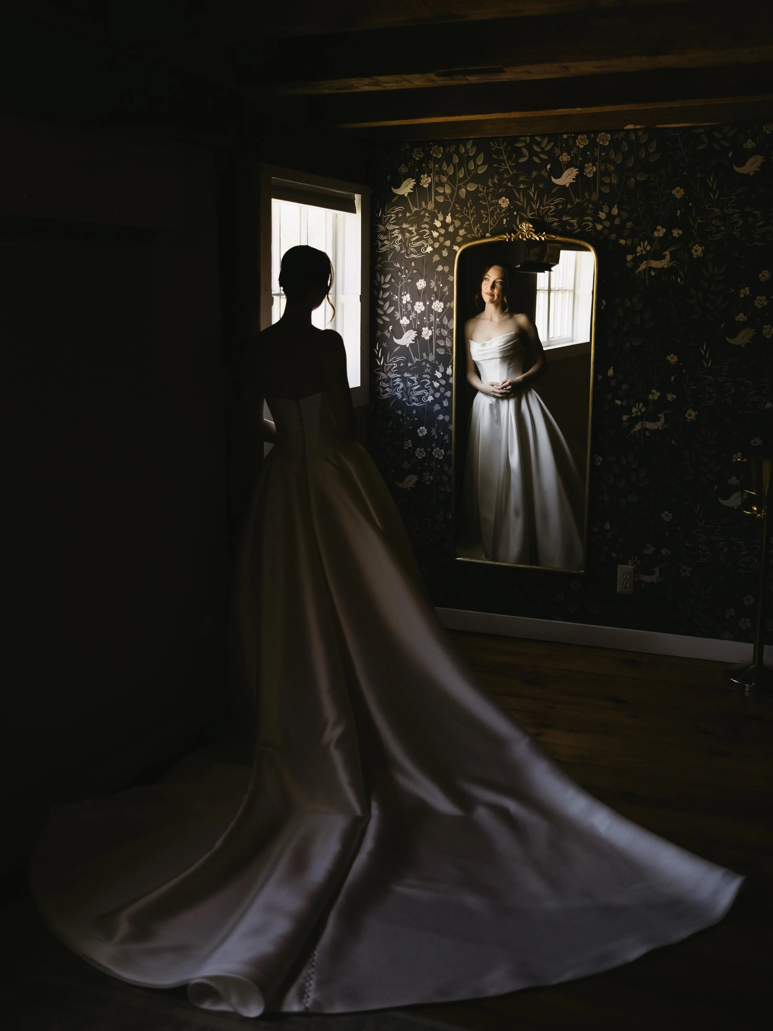 Getting ready with Kathryn.

Couple: @kathrynshultz @jacobz2575 
Venue: @innatmillracepond 
Photo + Video: @jenmarvelphoto 
Hair + Makeup: @bymadelineeleanor 
Florist: @plantshednyc 
Invitations: @shutterfly 
Dress Designer: @blushing_bride_btq 
Band
