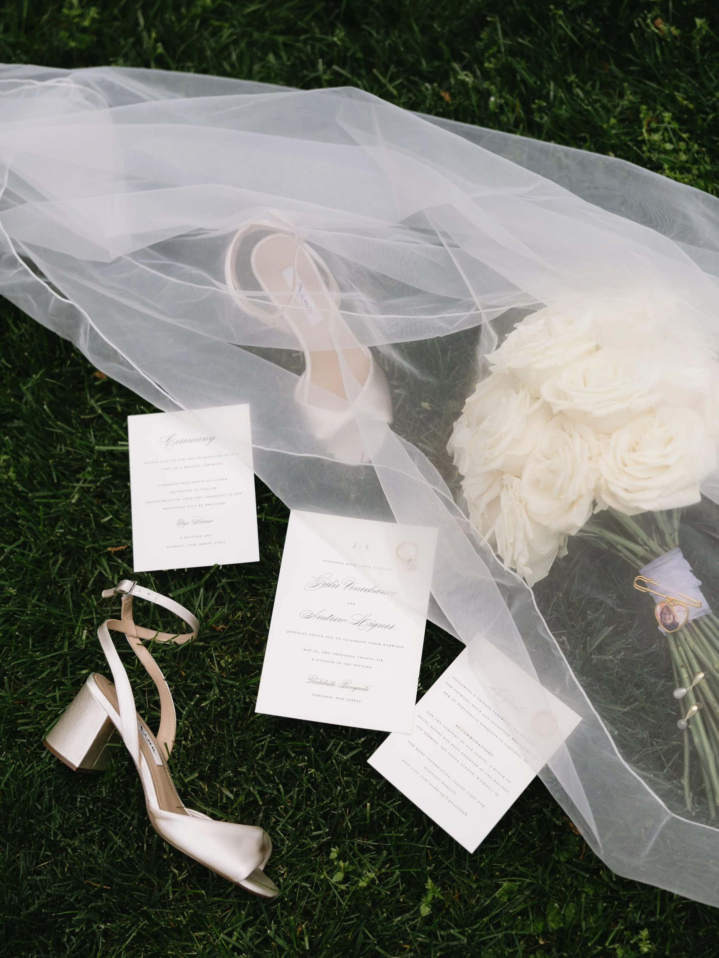 Dreamy little details on a perfect sunny day.

@julielignos 
Photographer: @jenmarvelphoto 
Venue: @portobellobanquets 
DJ/Entertainment: @poshdjs 
Hair/Makeup: @prostyled.bride 
Day Of Coordinator: @mmphotobooth_events 
Violinist: @gabevalle 
Floral