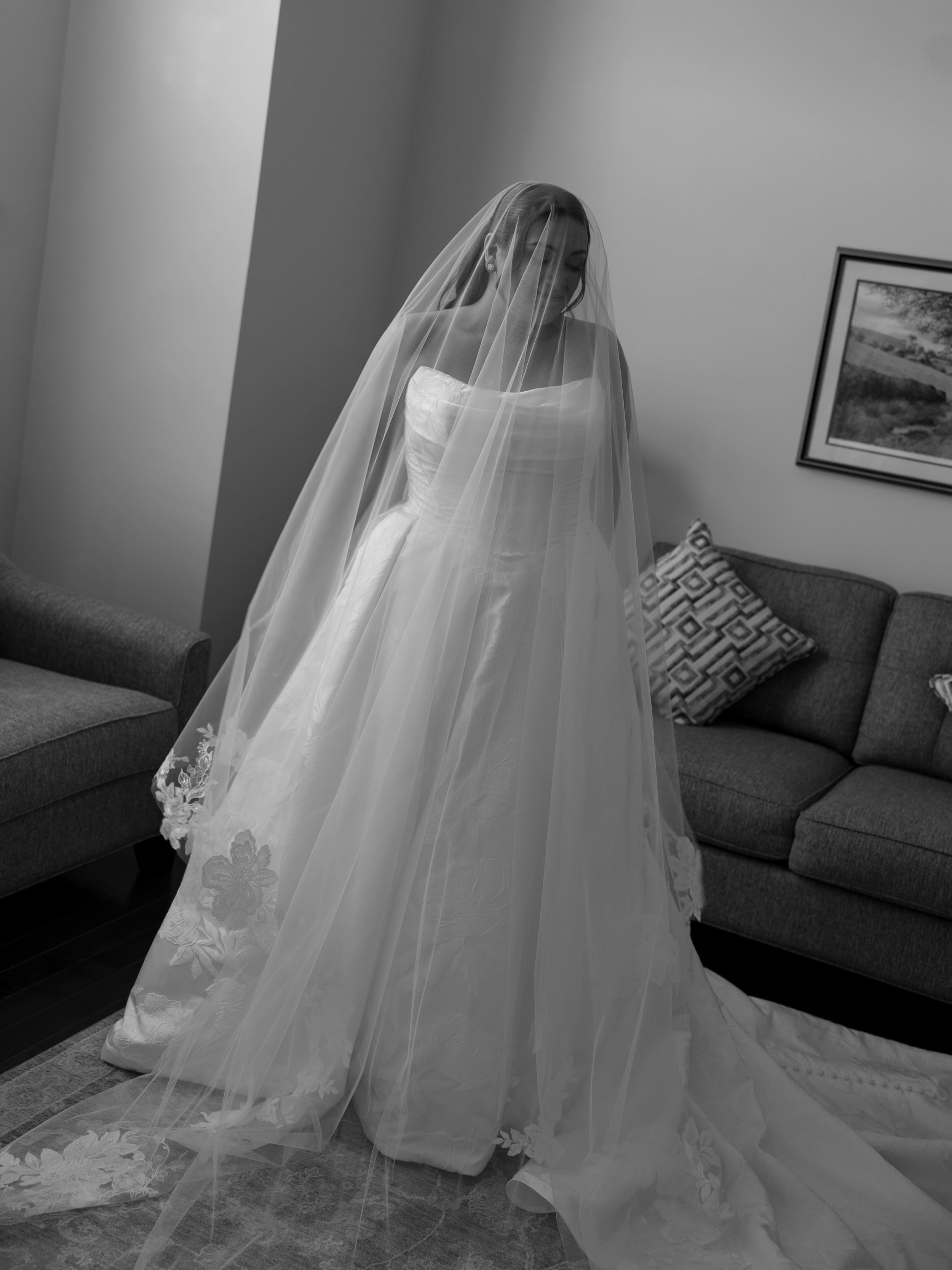 The free spirited bride of my dreams. Loved this day with Meghan &amp; Mike! A few favorites in black and white. 

Couple: @meggycarty @carty24 
Venue: @park_loft 
Photographer: @jenmarvelphoto 
Videographer: @teneighteenweddings 
Trolley: @longbranc